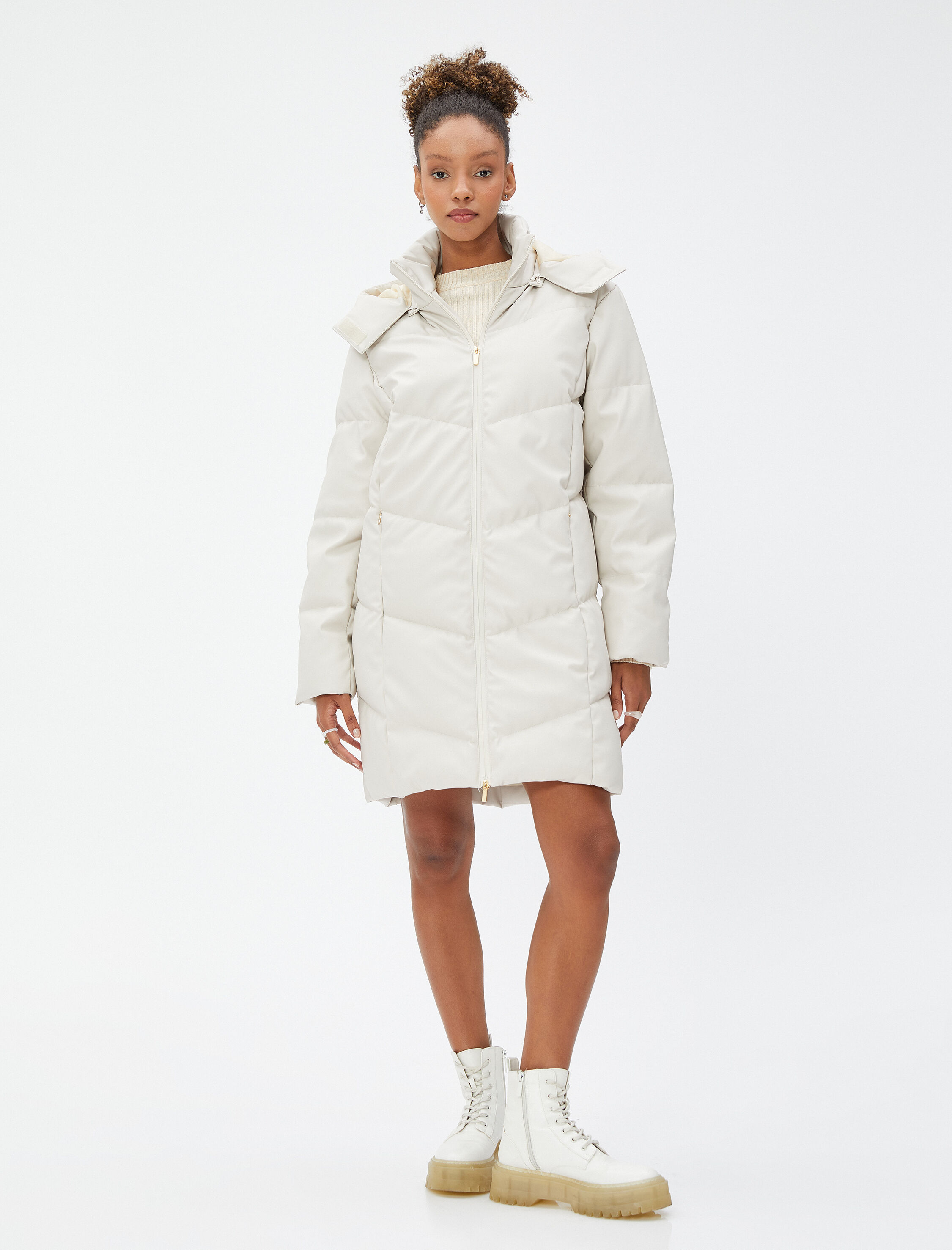   Uzun Şişme Mont Deri Görünümlü Kapüşonlu Fermuarlı