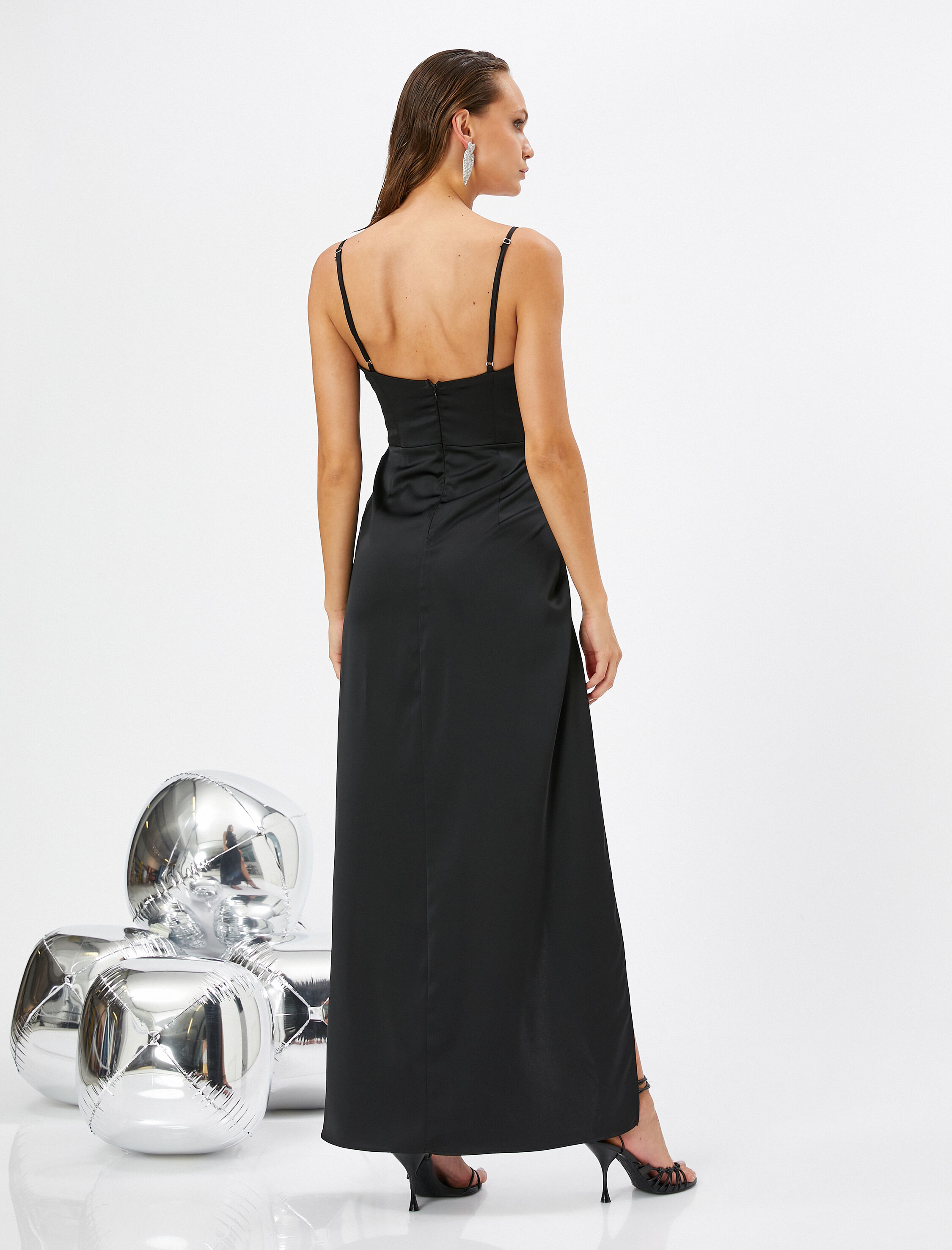   Saten Gece Elbisesi Askılı Dekolteli