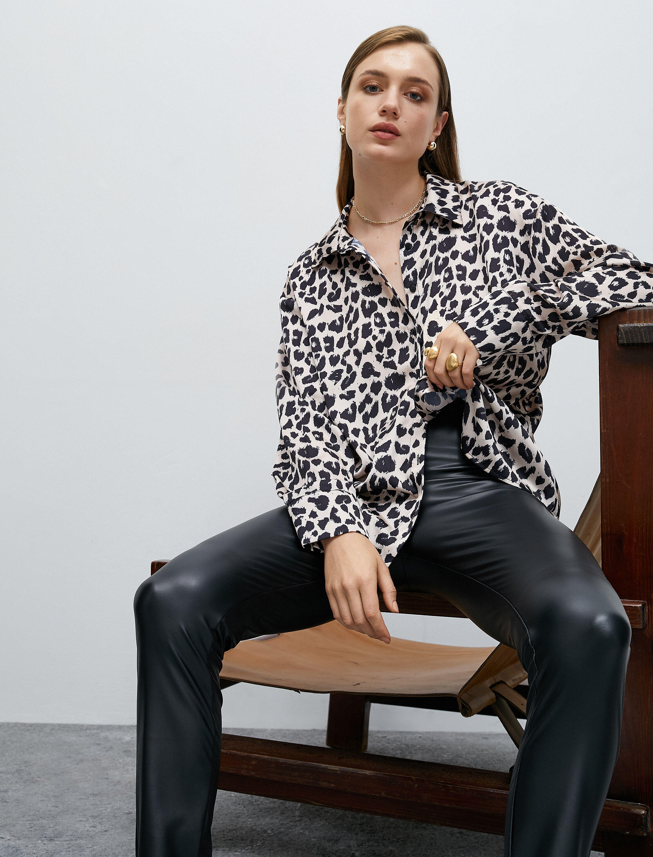   Uzun Kollu Gömlek Düğmeli