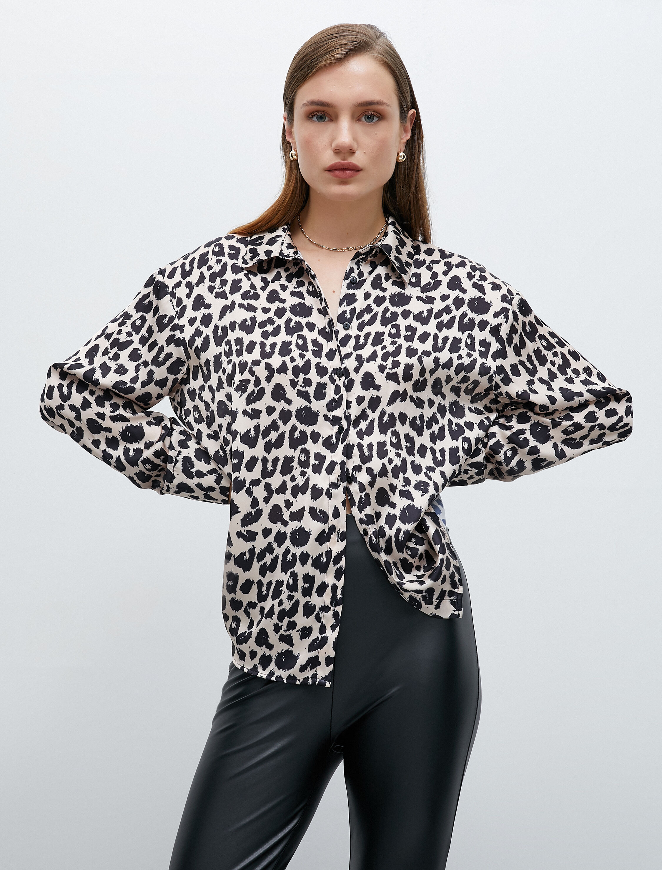   Uzun Kollu Gömlek Düğmeli