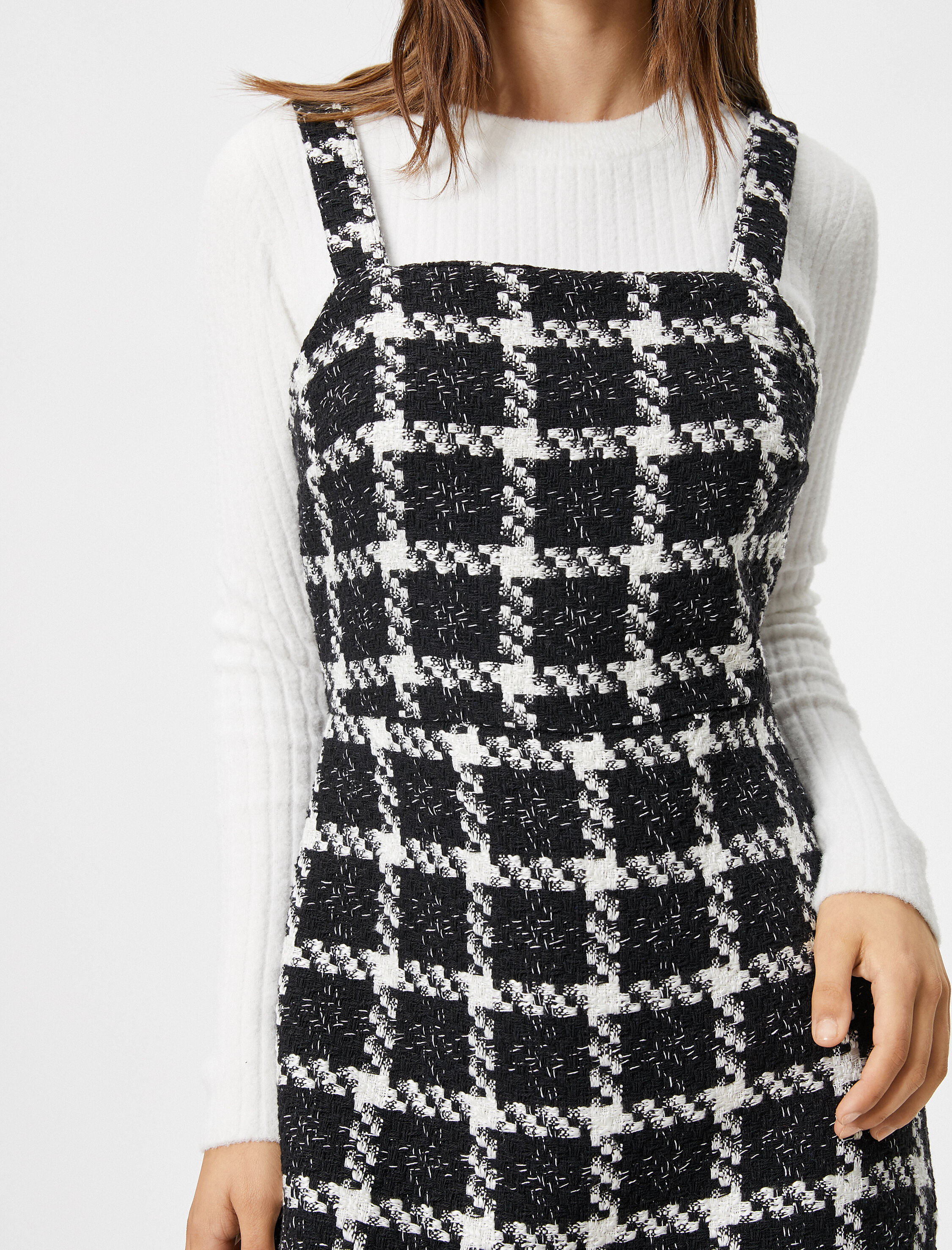   Tüvit Şort Tulum Önü Kruvaze Kalın Askılı