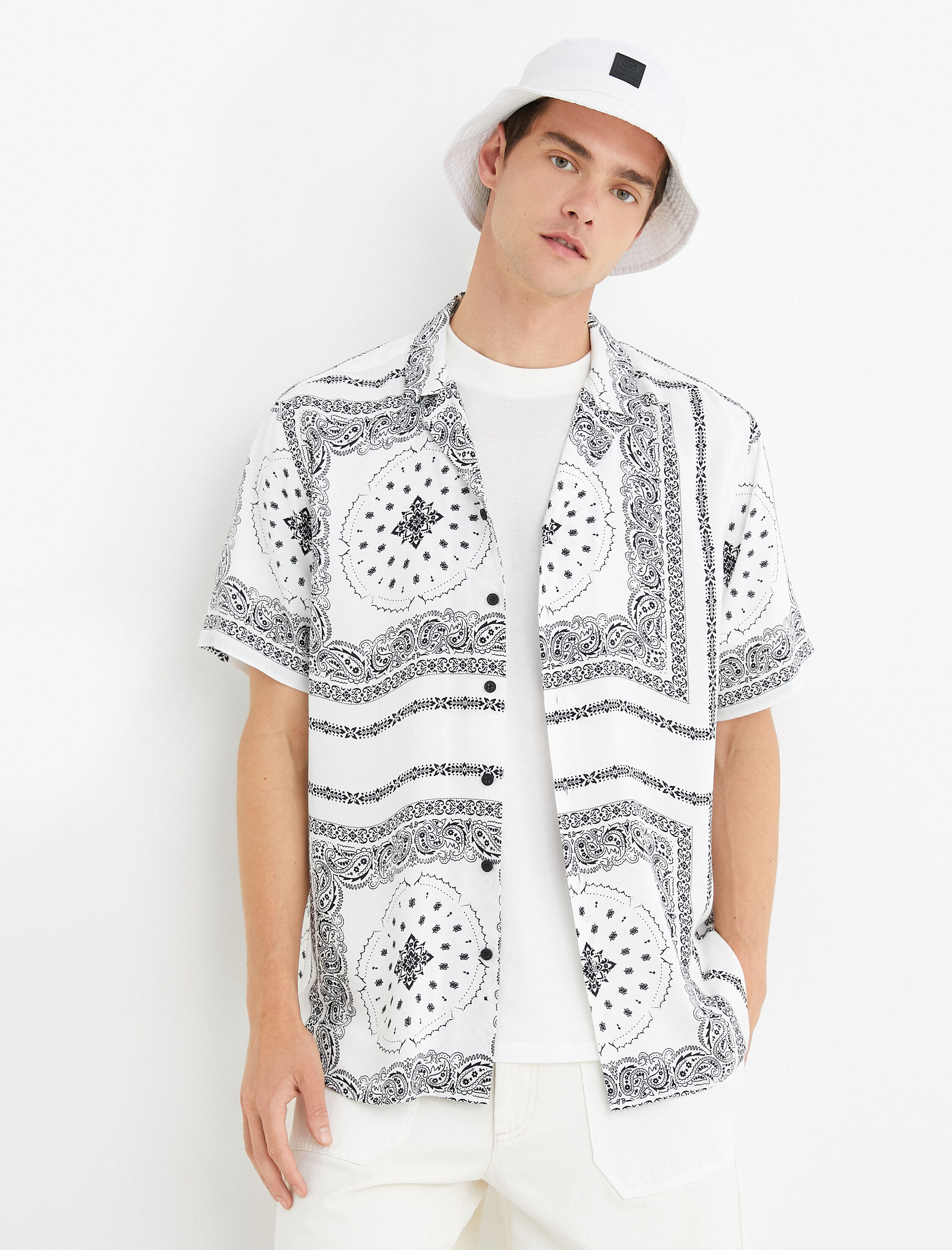   Yazlık Gömlek Kısa Kollu Devrik Yaka Şal Baskı Detaylı