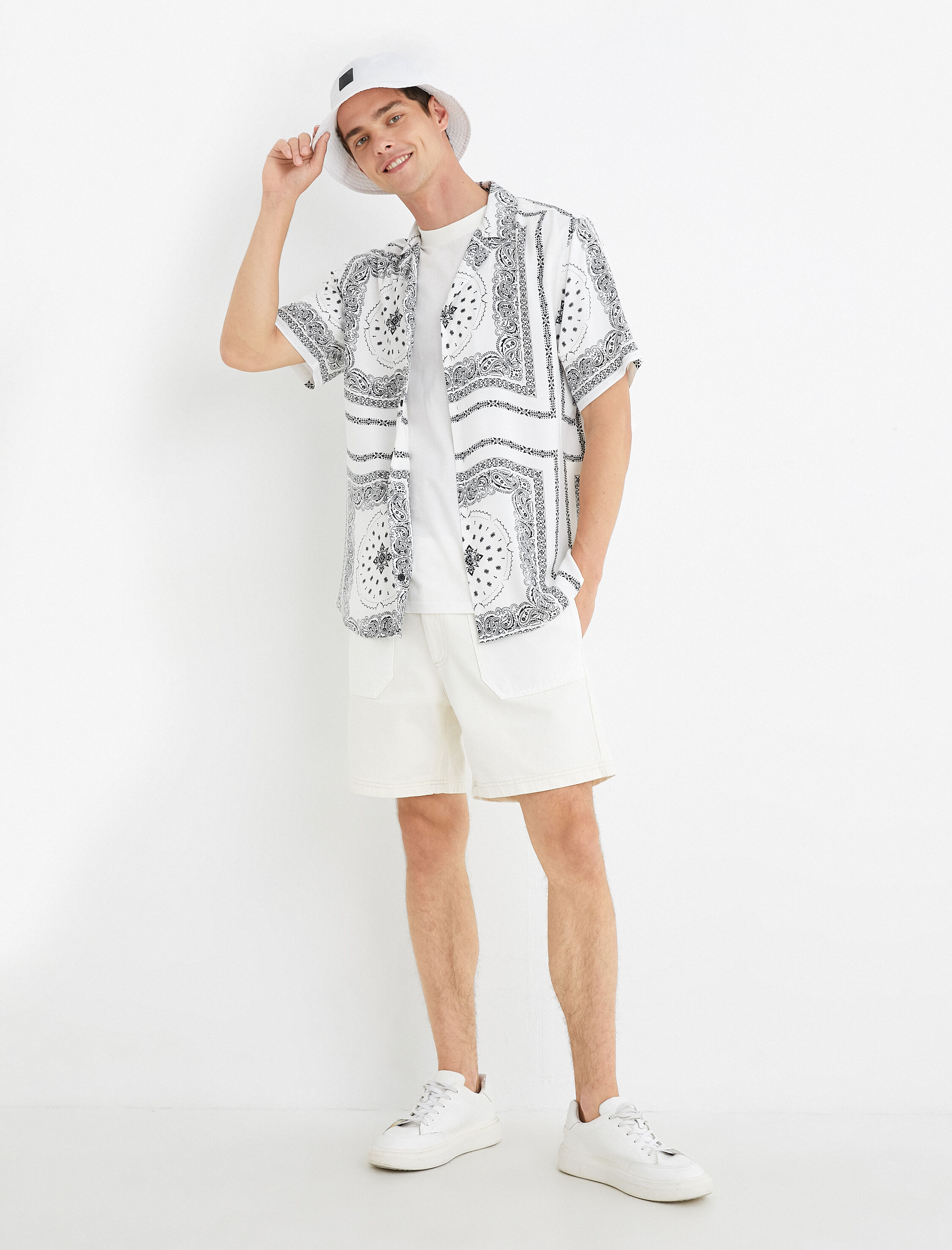   Yazlık Gömlek Kısa Kollu Devrik Yaka Şal Baskı Detaylı