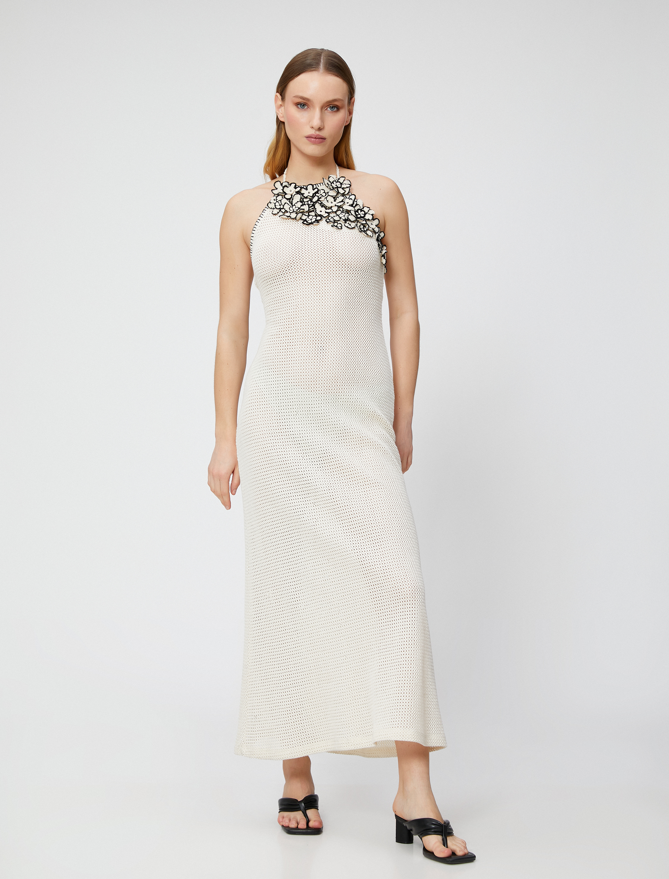   Uzun Elbise Sırt Detaylı Halter Yaka