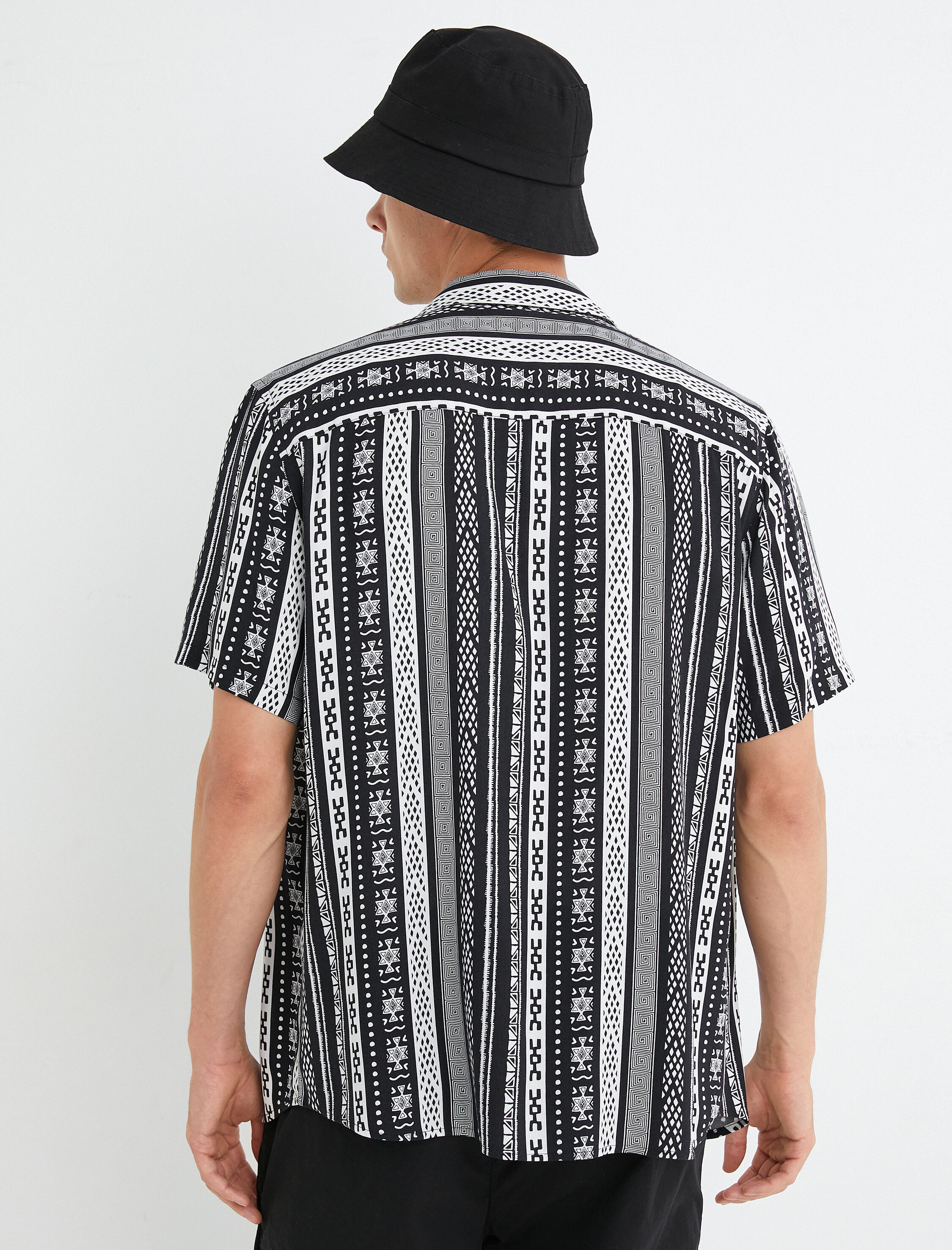   Yazlık Gömlek Kısa Kollu Devrik Yaka Etnik Baskı Detaylı