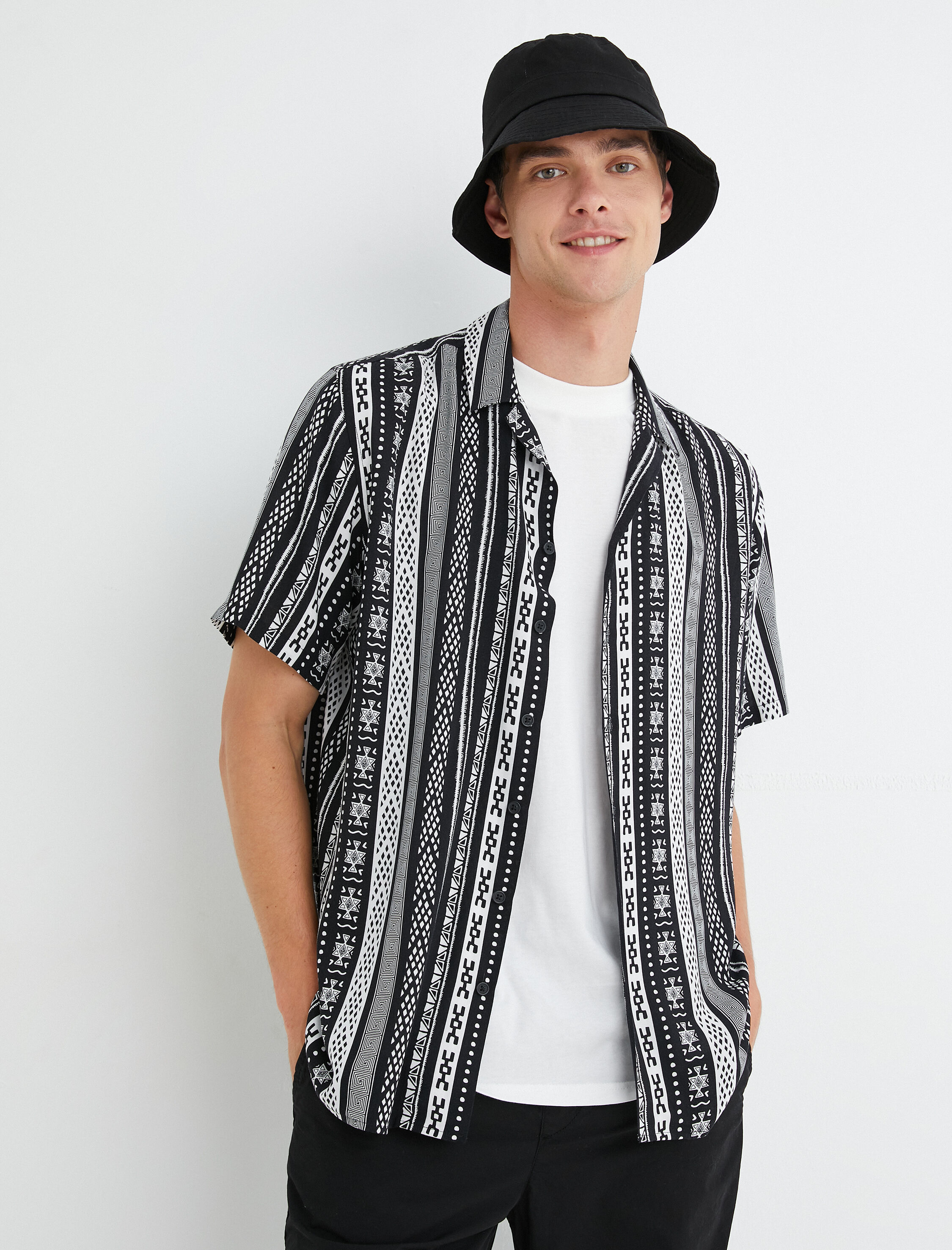   Yazlık Gömlek Kısa Kollu Devrik Yaka Etnik Baskı Detaylı