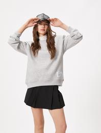 Şardonlu Bisiklet Yaka Sweatshirt Arkası Fermuarlı Etiket Baskılı