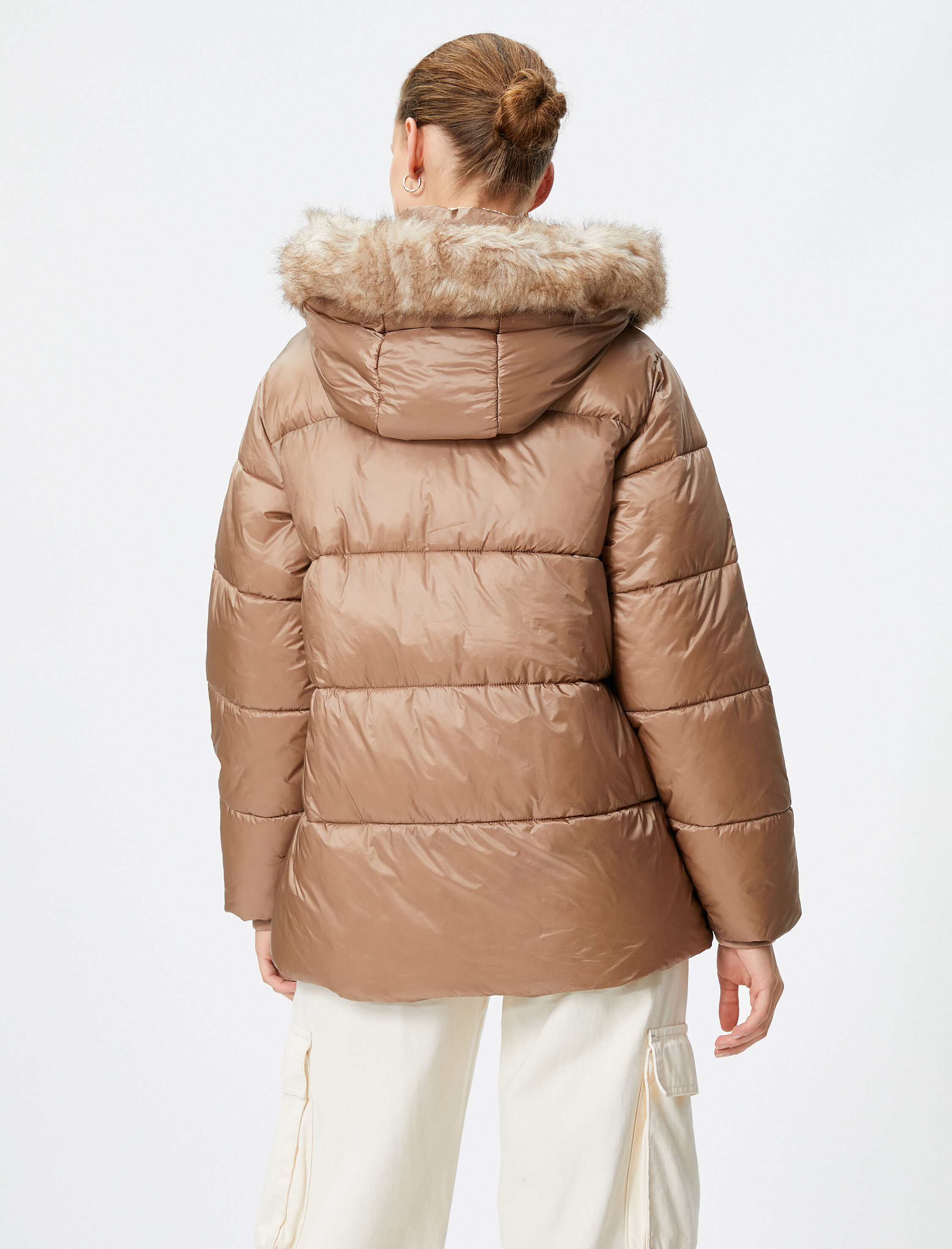   Şişme Mont Kapüşonlu Fermuarlı Suni Kürk Detaylı Cepli