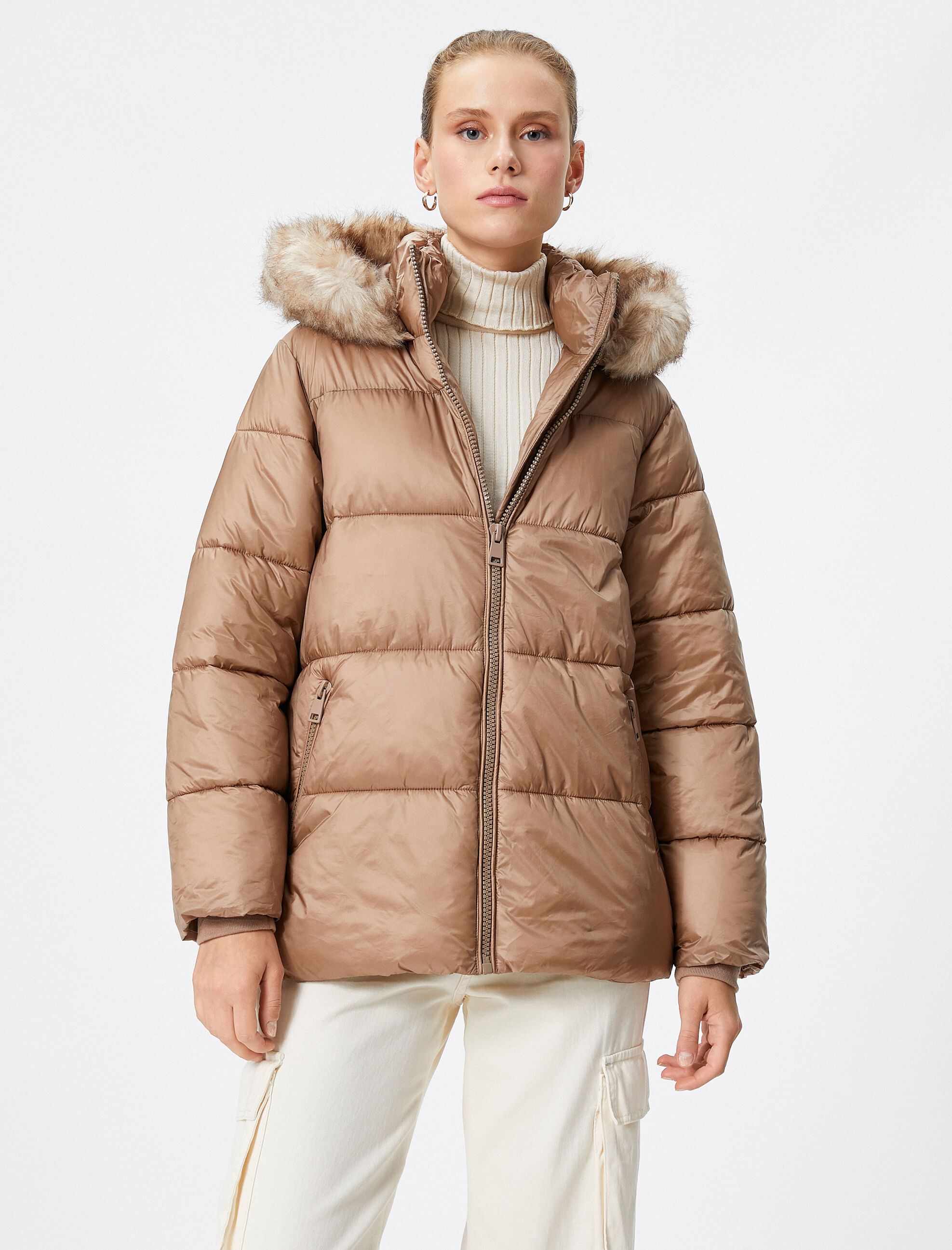   Şişme Mont Kapüşonlu Fermuarlı Suni Kürk Detaylı Cepli