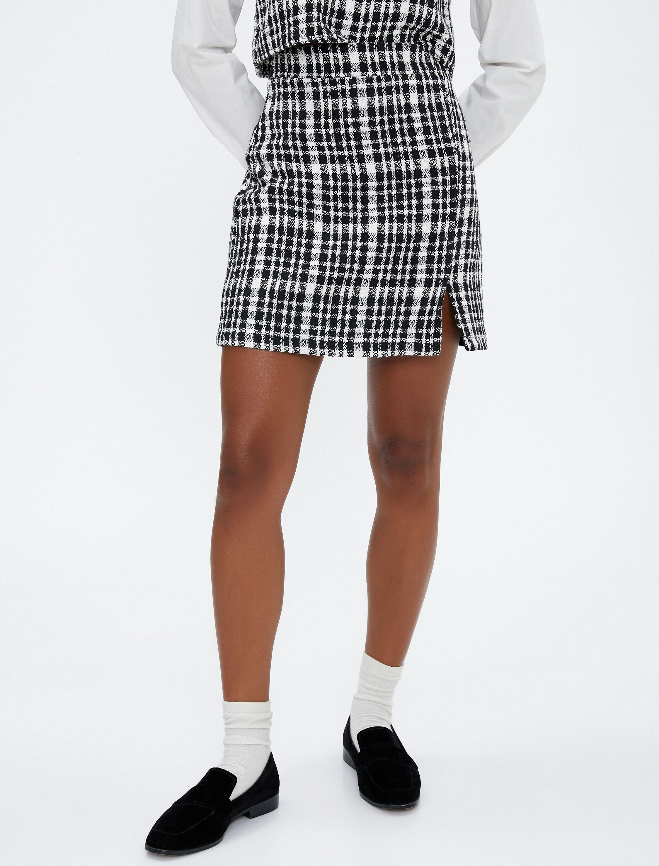   Mini Tüvit Etek Yırtmaç Detaylı