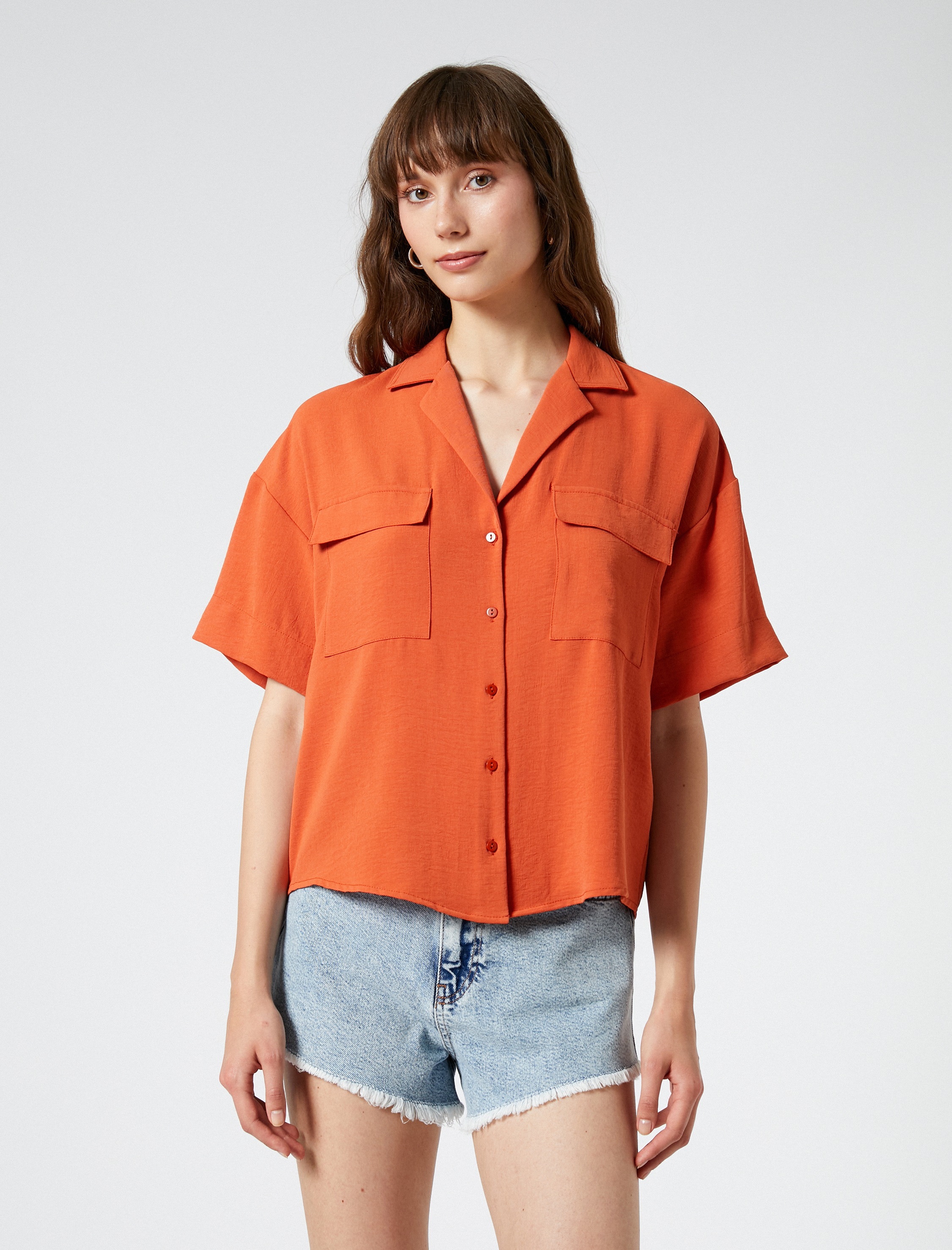   Kısa Kollu Gömlek Cep Detaylı Düğmeli Klasik Yaka