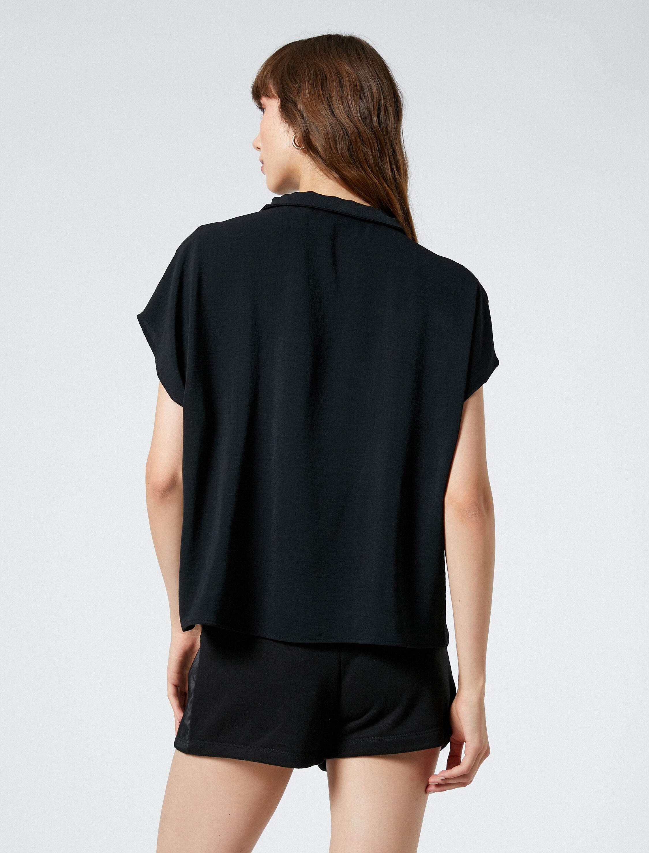   Kısa Kollu Bluz Yarım Fermuarlı Yakası Bağcıklı