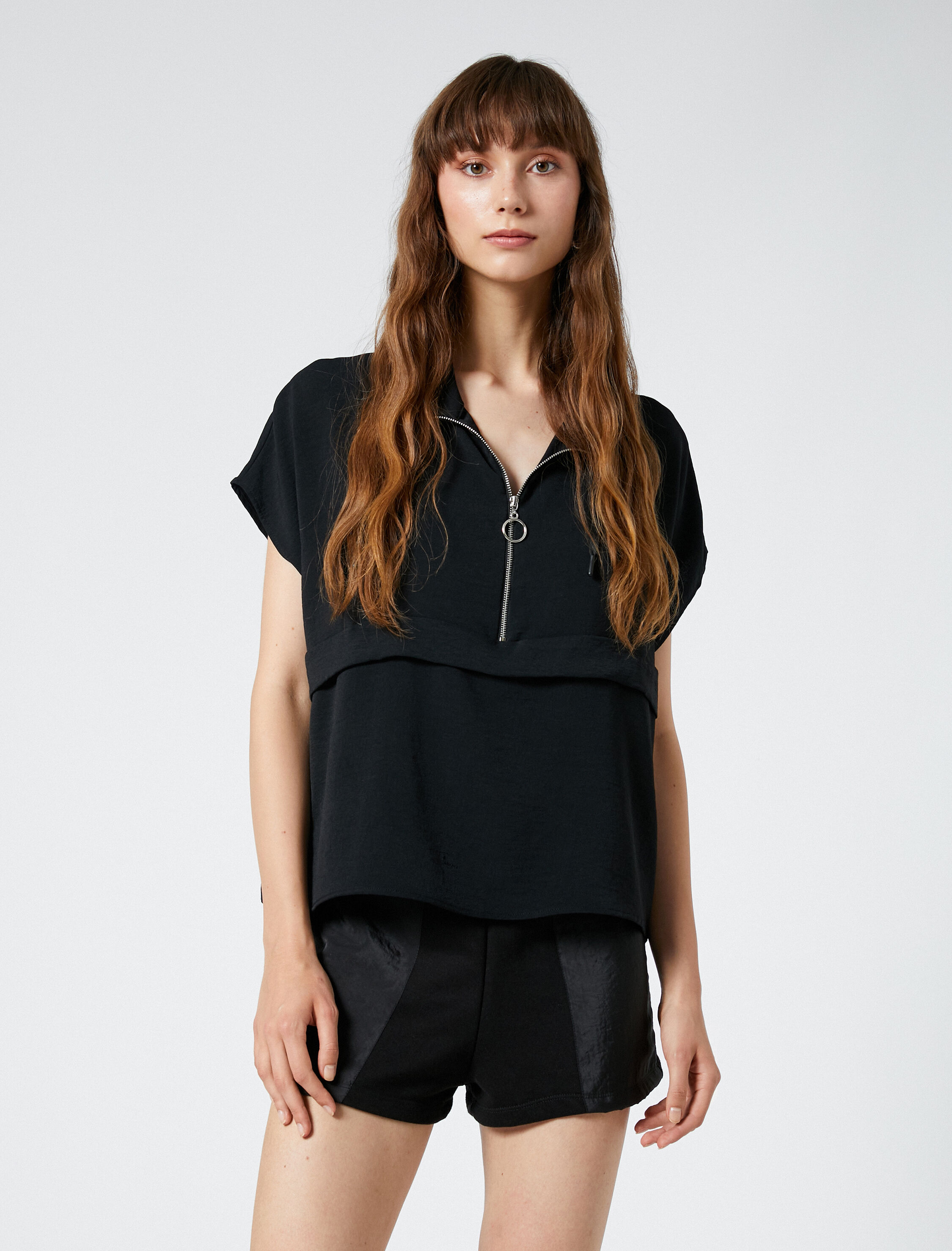   Kısa Kollu Bluz Yarım Fermuarlı Yakası Bağcıklı