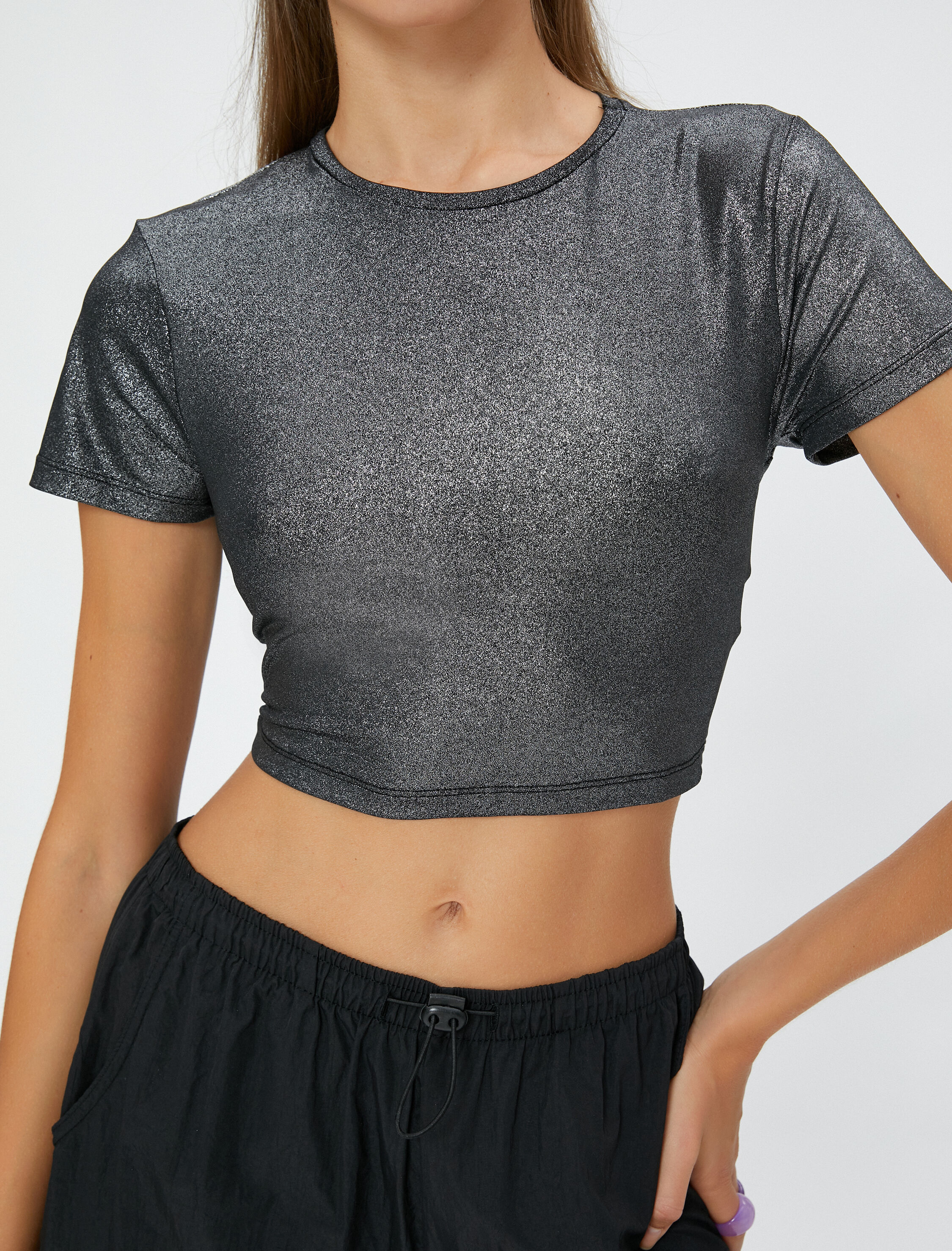   Crop Tişört Metalik Sim Detaylı Bisiklet Yaka Slim Fit Kısa Kollu
