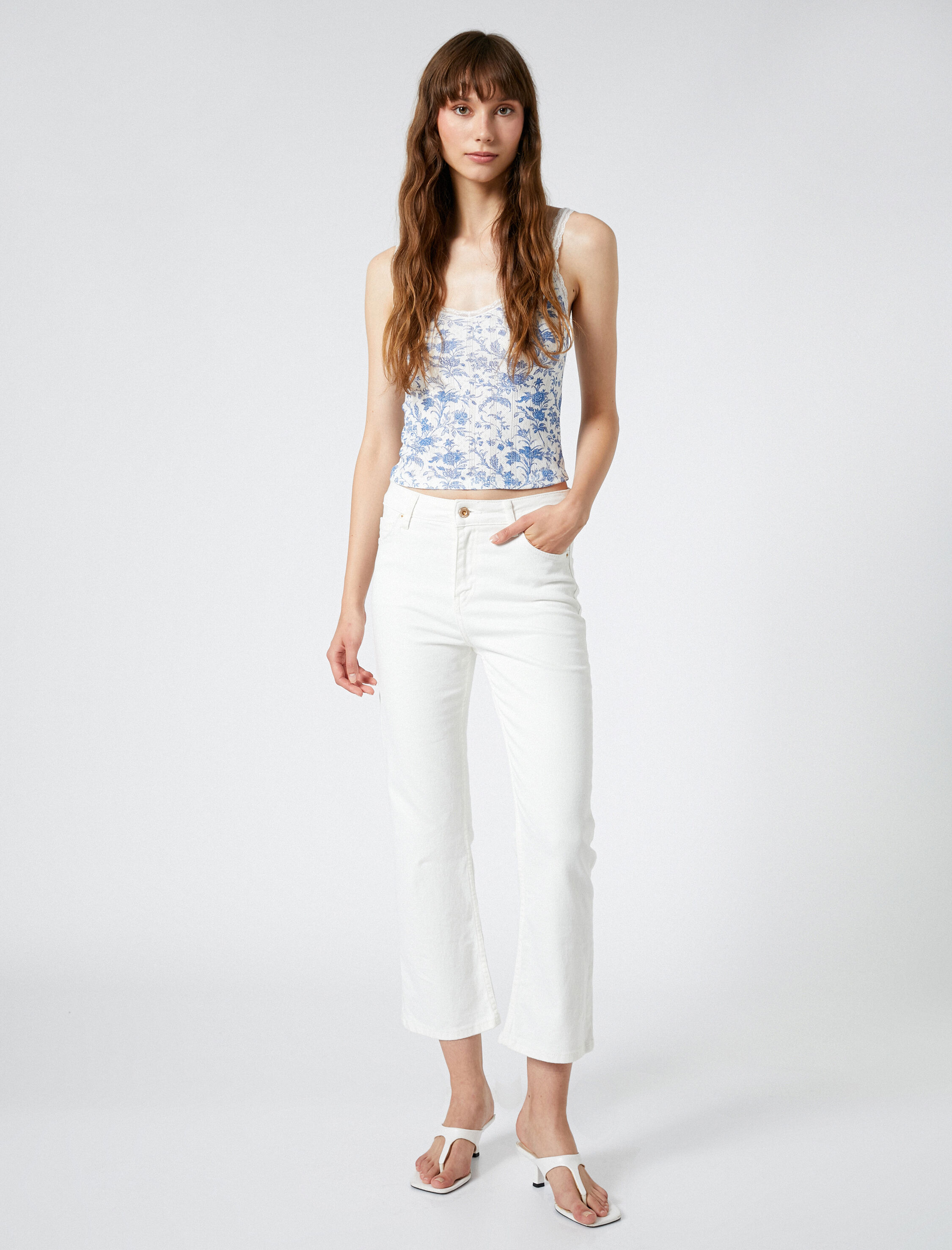   Melis Ağazat X Koton - İnce Askılı Çiçekli Dantel Detaylı Atlet