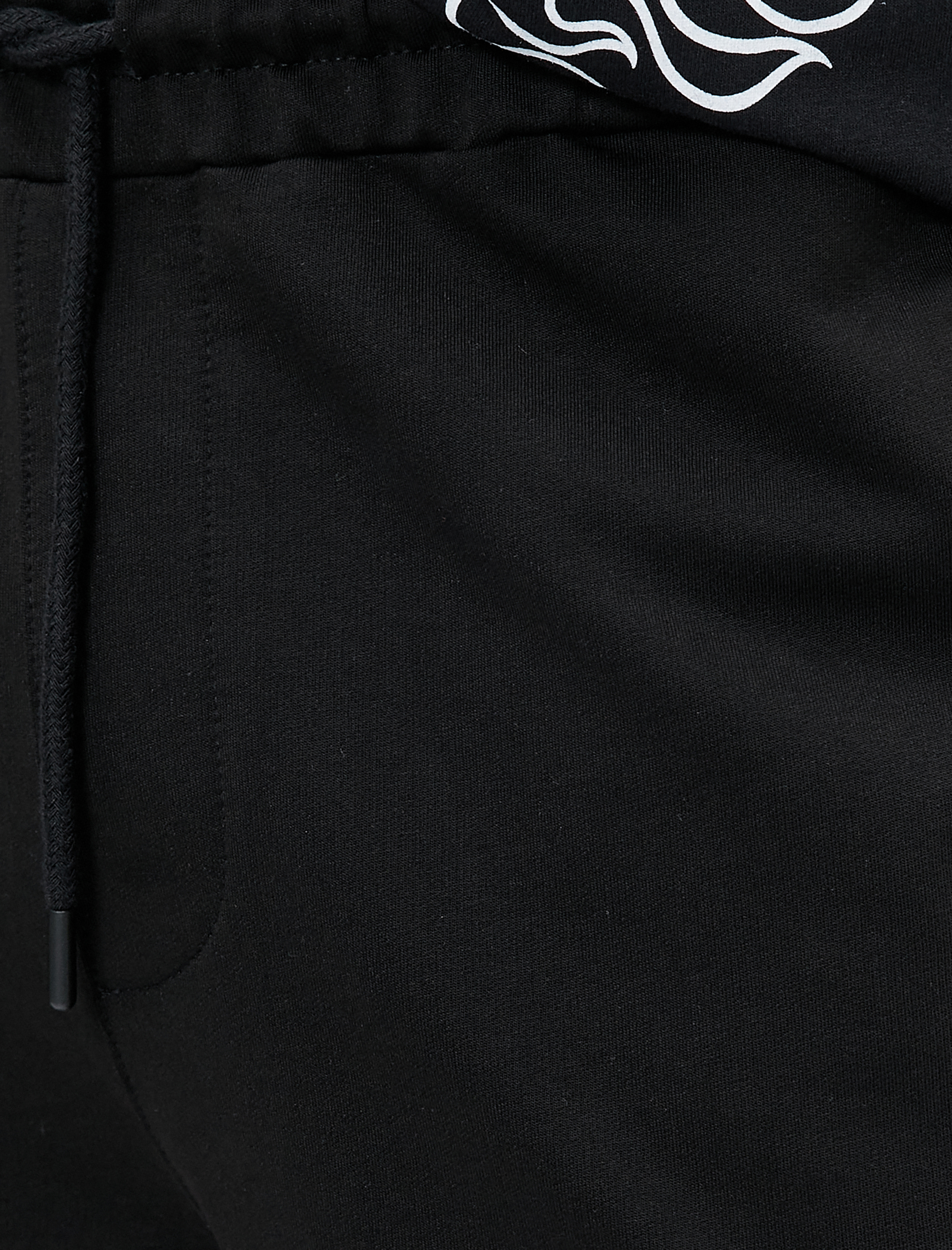   Beli Bağcıklı Şort Dar Kesim Cepli Etiket Baskılı