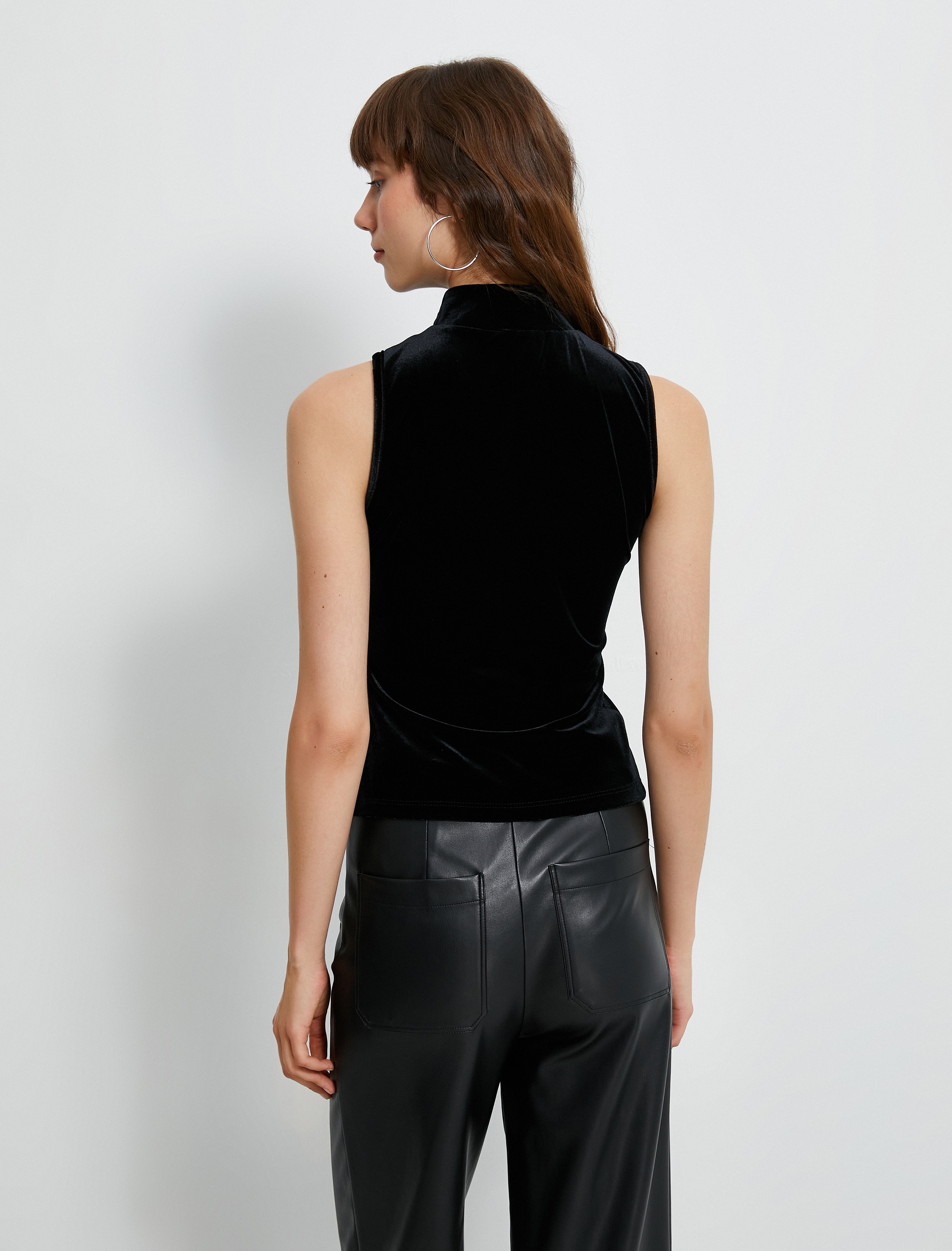   Kadife Üst Yarım Fermuarlı Dik Yaka Kolsuz