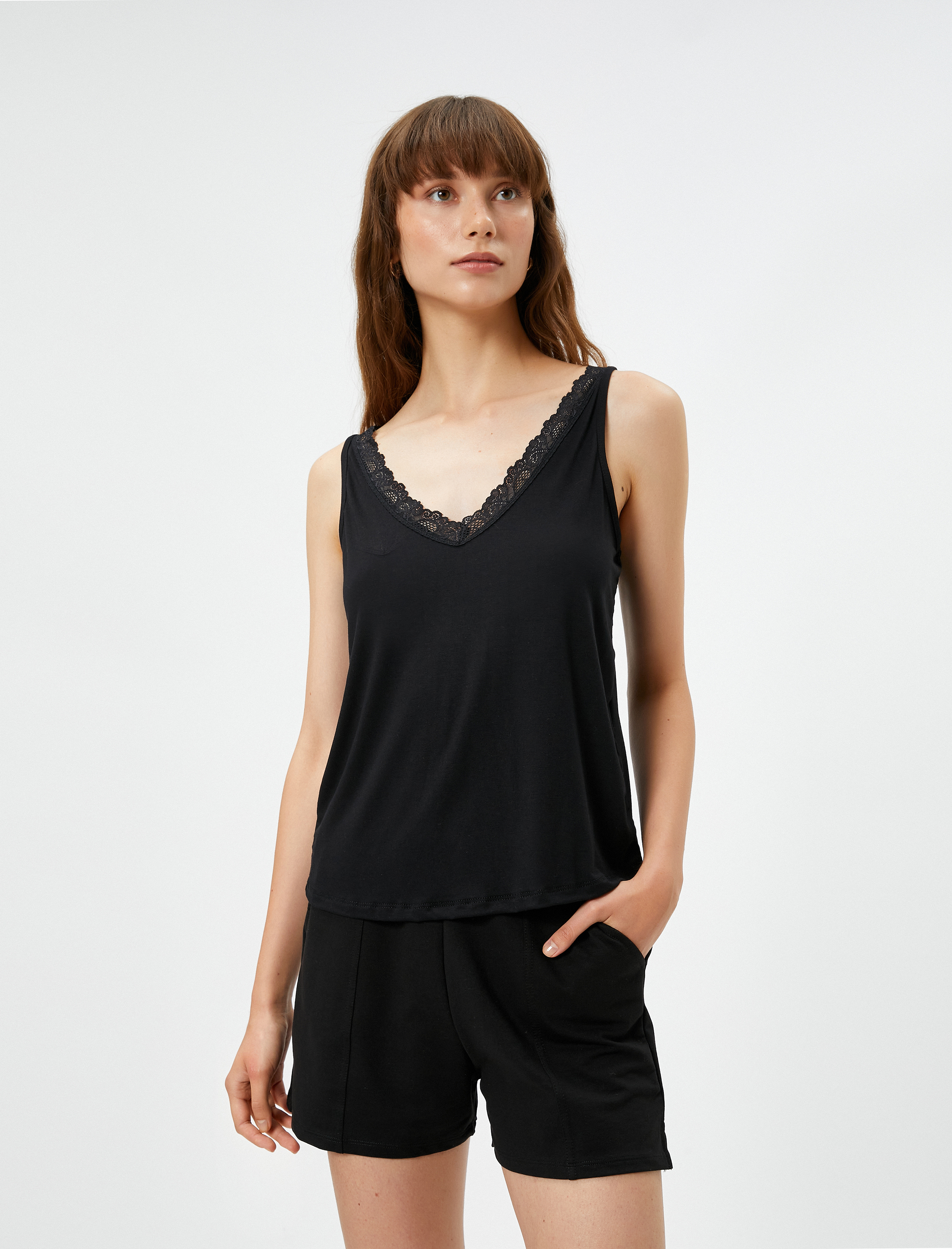   Pijama Üstü Dantelli V Yaka Kalın Askılı Viskon