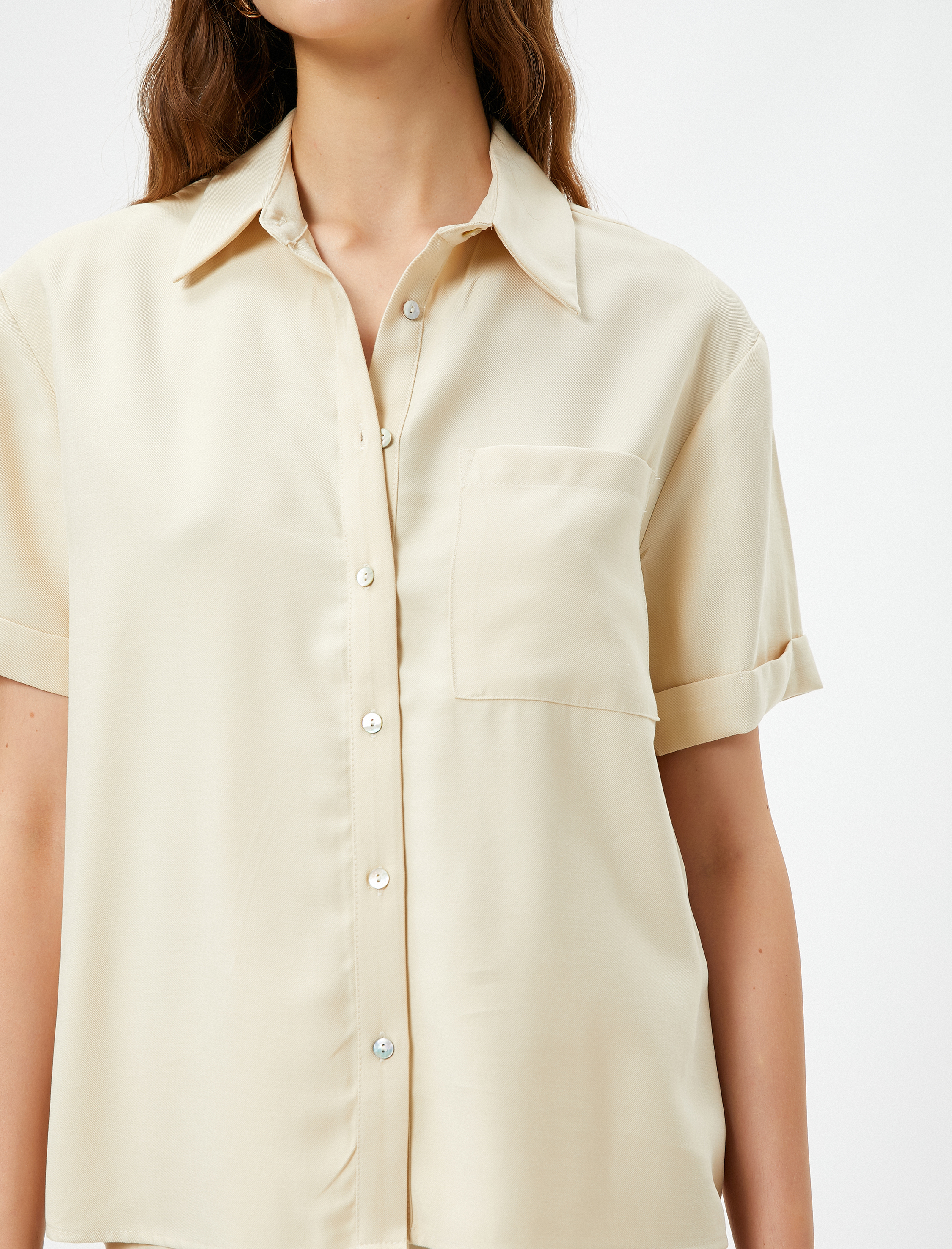   Kısa Kollu Gömlek Cep Detaylı Düğmeli İpek Görünümlü
