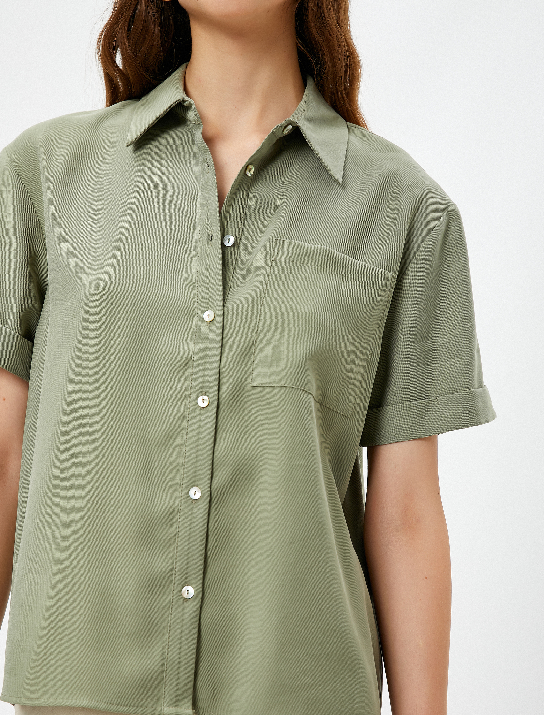   Kısa Kollu Gömlek Cep Detaylı Düğmeli İpek Görünümlü