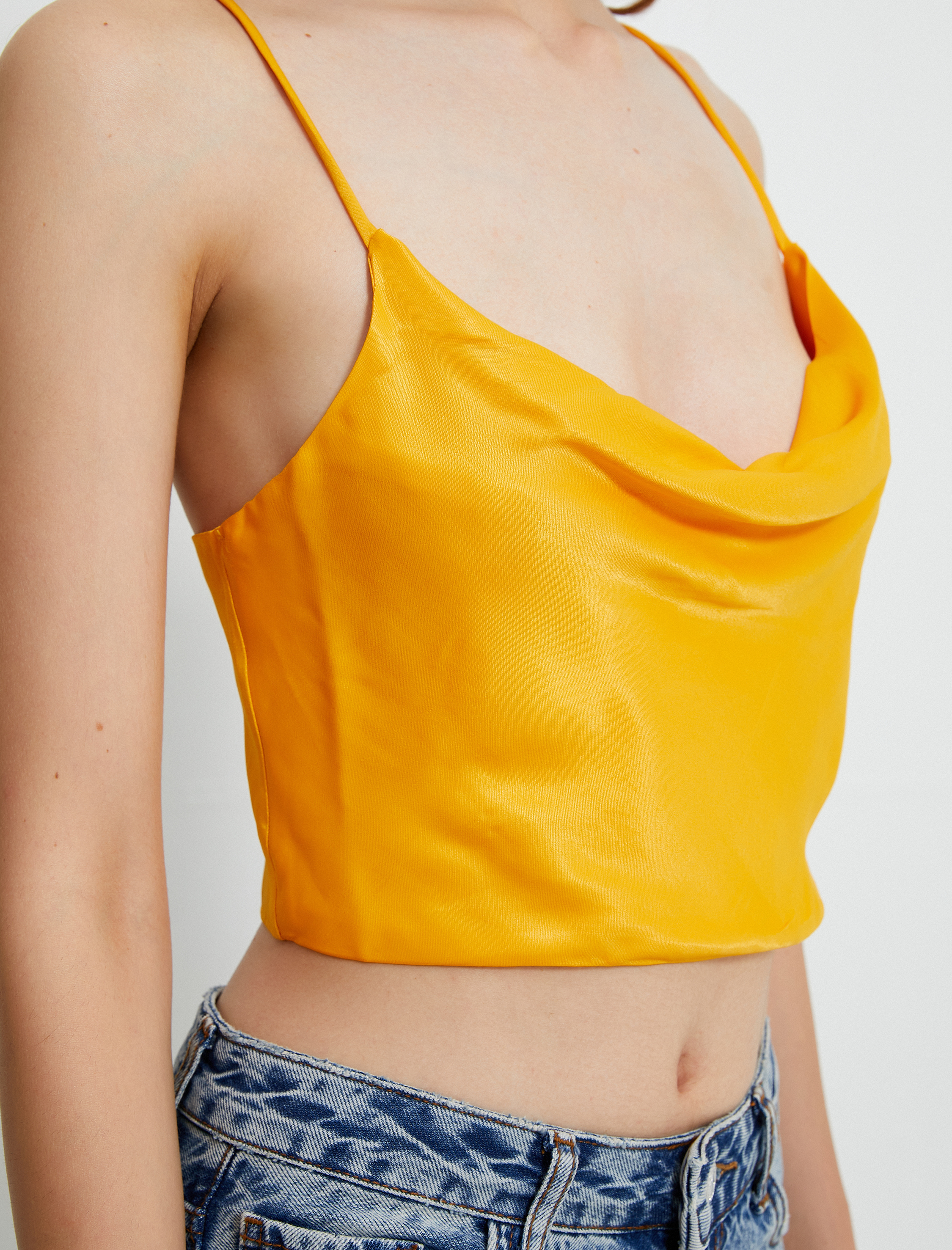   Crop Saten Bluz İnce Askılı Degaje Yaka