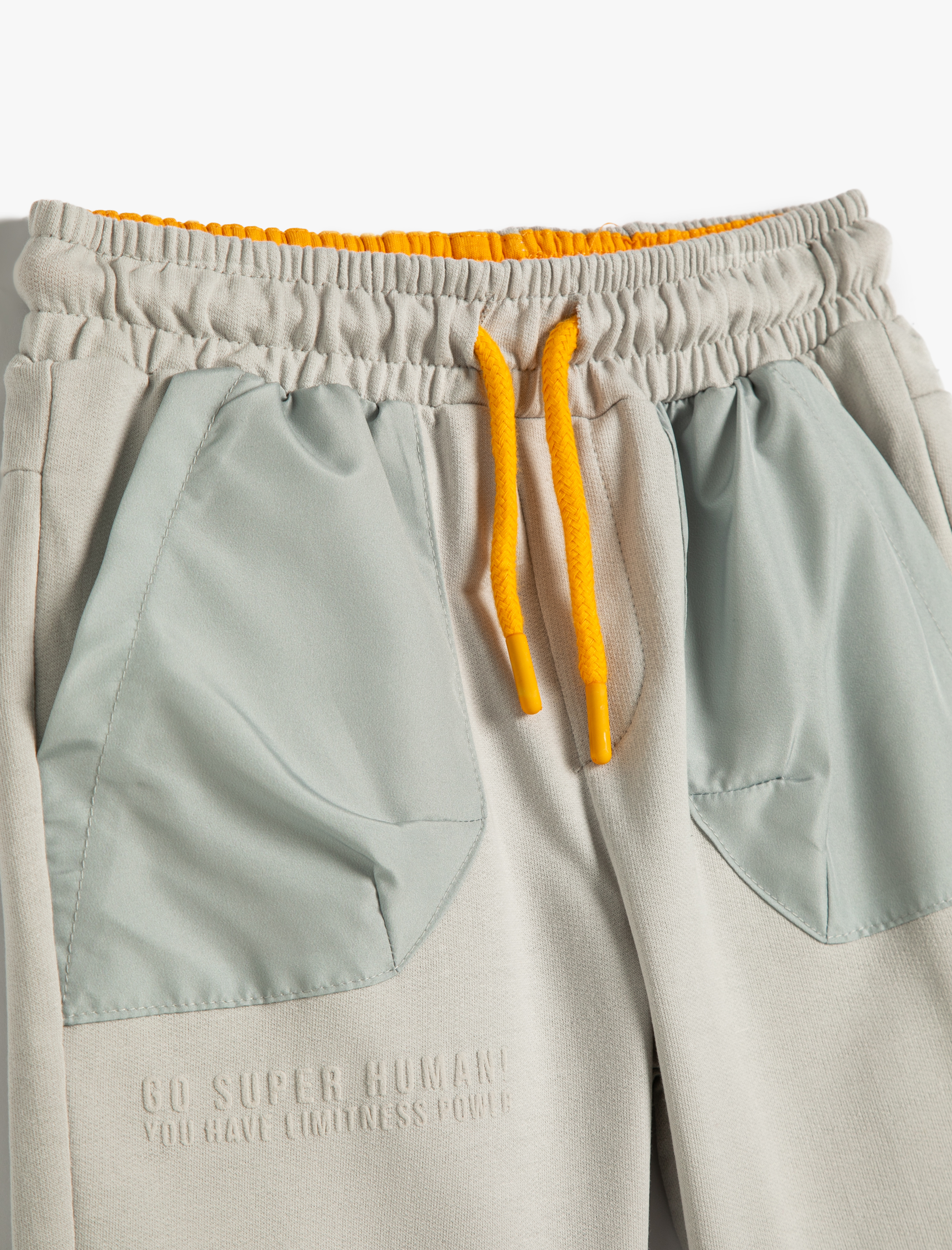  Erkek Çocuk Şort Beli Bağlamalı Cepli Pamuklu Paraşüt Kumaş Detaylı