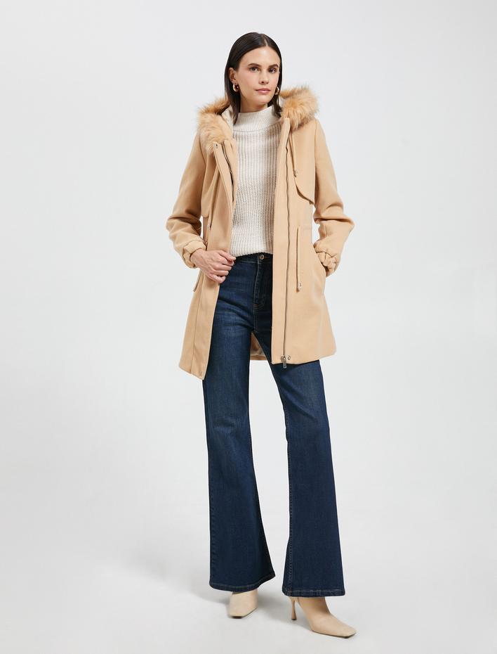  Kapüşonlu Mont Peluş Detaylı Beli Bağlamalı