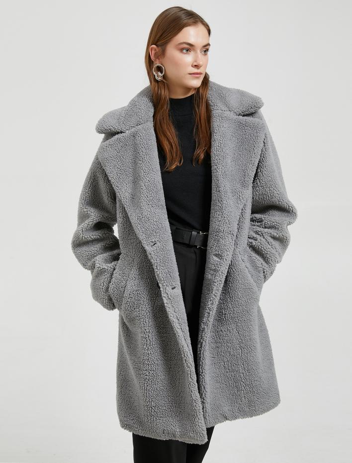  Koton X Şahika Ercümen - Kruvaze Düğmeli Peluş Kaban