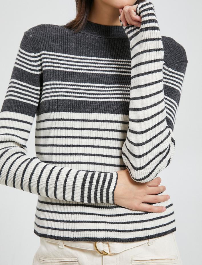  Yarım Balıkçı Yaka Kazak Triko Dar Kesim Kaşmir Dokulu