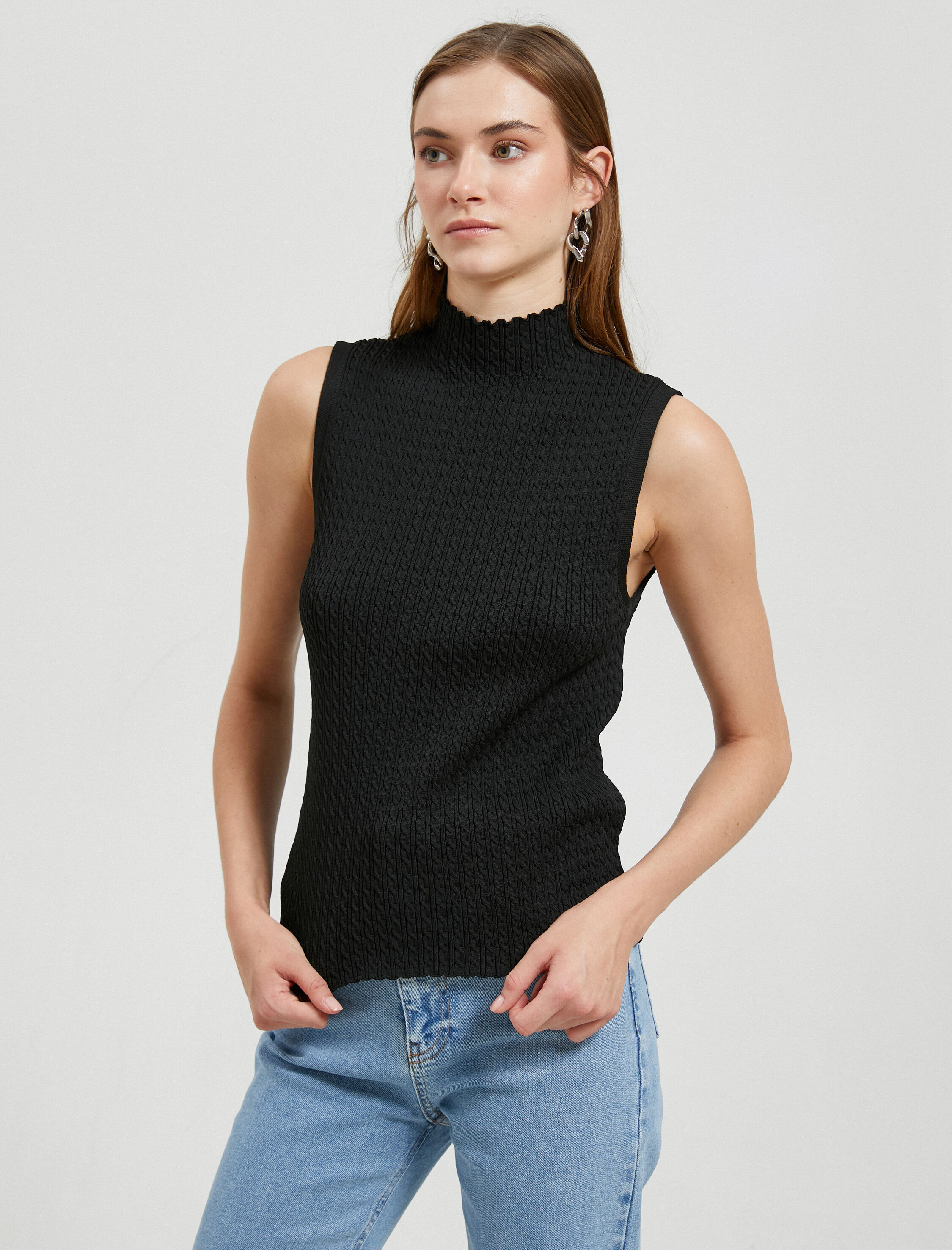   Boğazlı Atlet Kolsuz Örgü Motifli