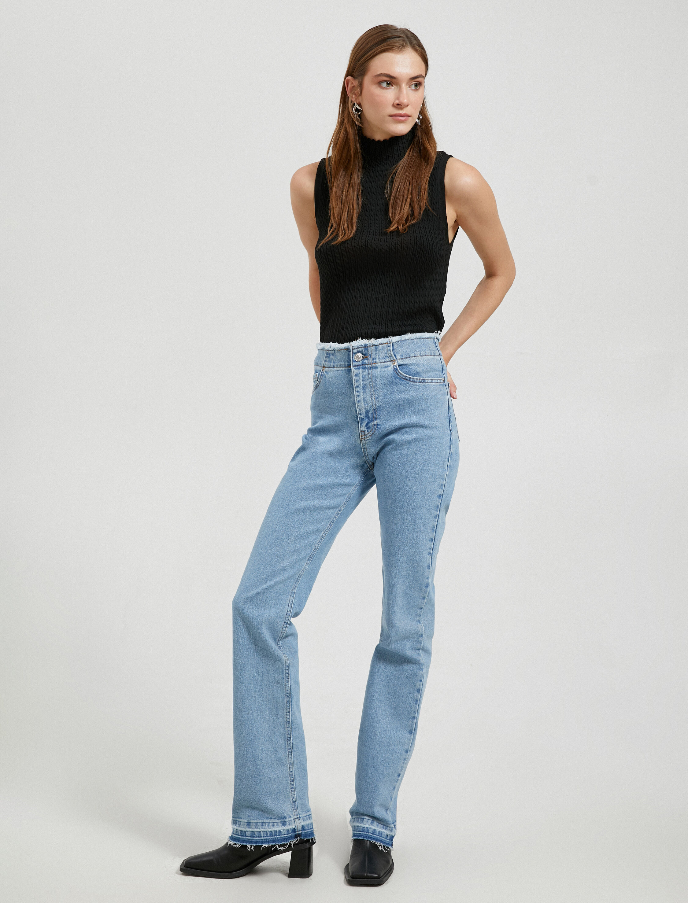   Boğazlı Atlet Kolsuz Örgü Motifli