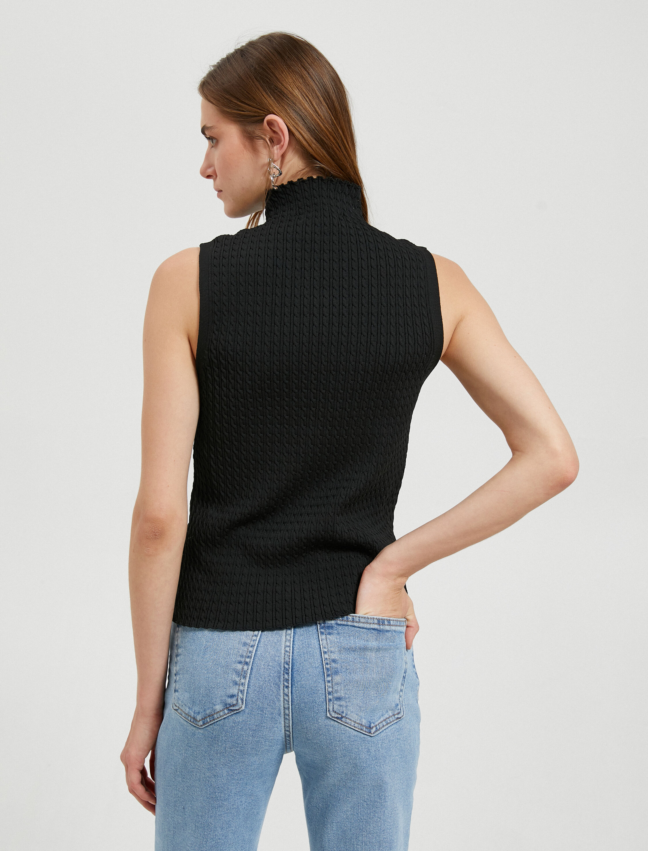   Boğazlı Atlet Kolsuz Örgü Motifli