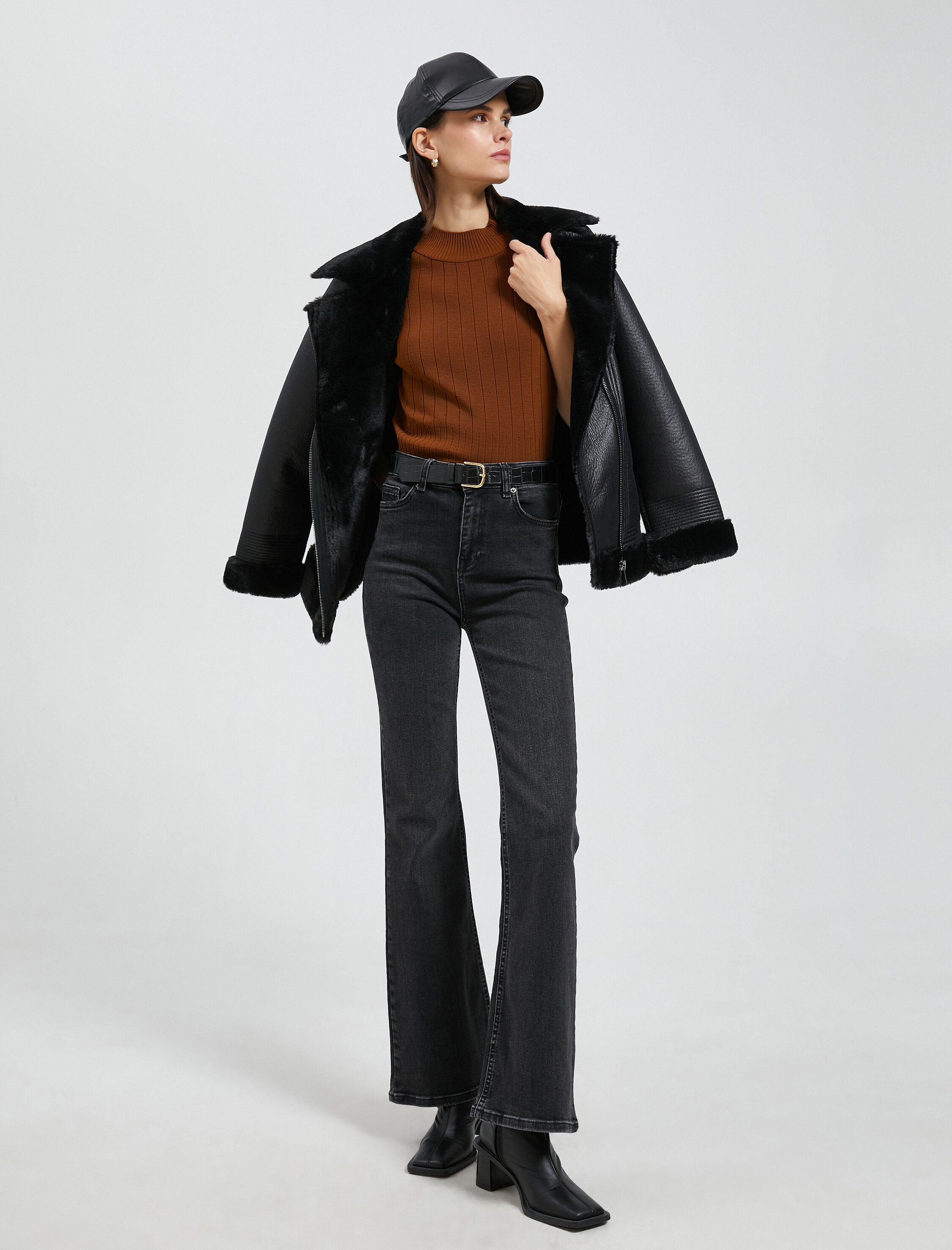   Yarım Balıkçı Yaka Kazak Triko Ribanalı Kısa Kollu