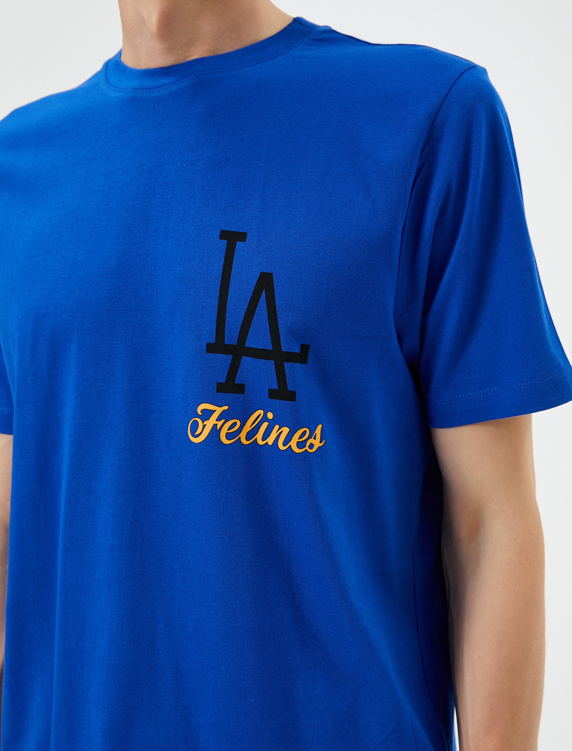   Arkası Baskılı Tişört Bisiklet Yaka Kısa Kollu Pamuklu