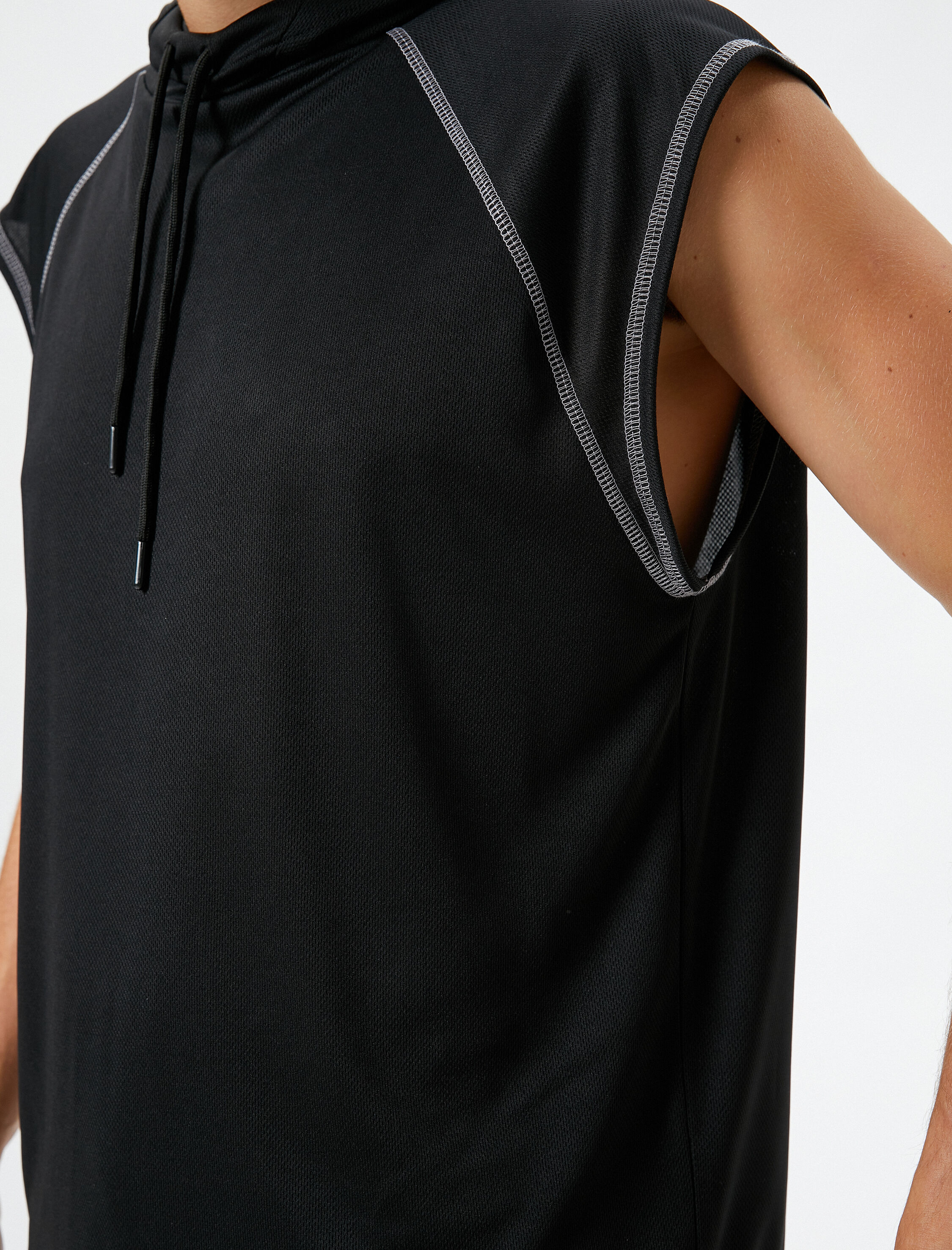   Sporcu Atleti Kapşonlu Dikiş Detaylı Kolsuz