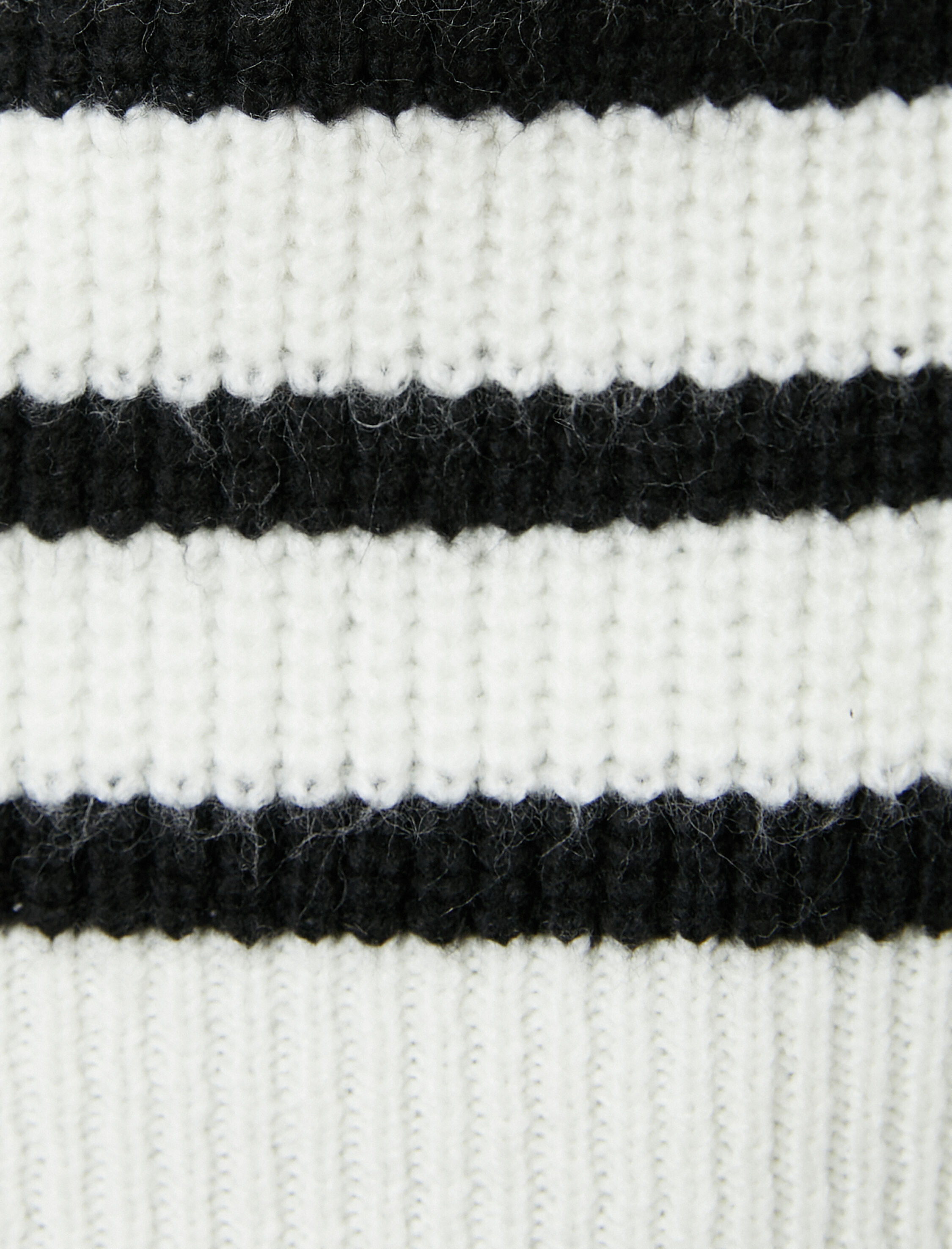   Süveter Yarım Fermuar Detaylı Dik Yaka Kolsuz