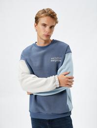 Bisiklet Yaka Sweatshirt Rahat Kesim Renk Bloklu Slogan İşlemeli Şardonlu