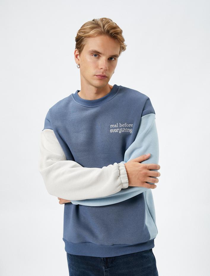  Bisiklet Yaka Sweatshirt Rahat Kesim Renk Bloklu Slogan İşlemeli Şardonlu