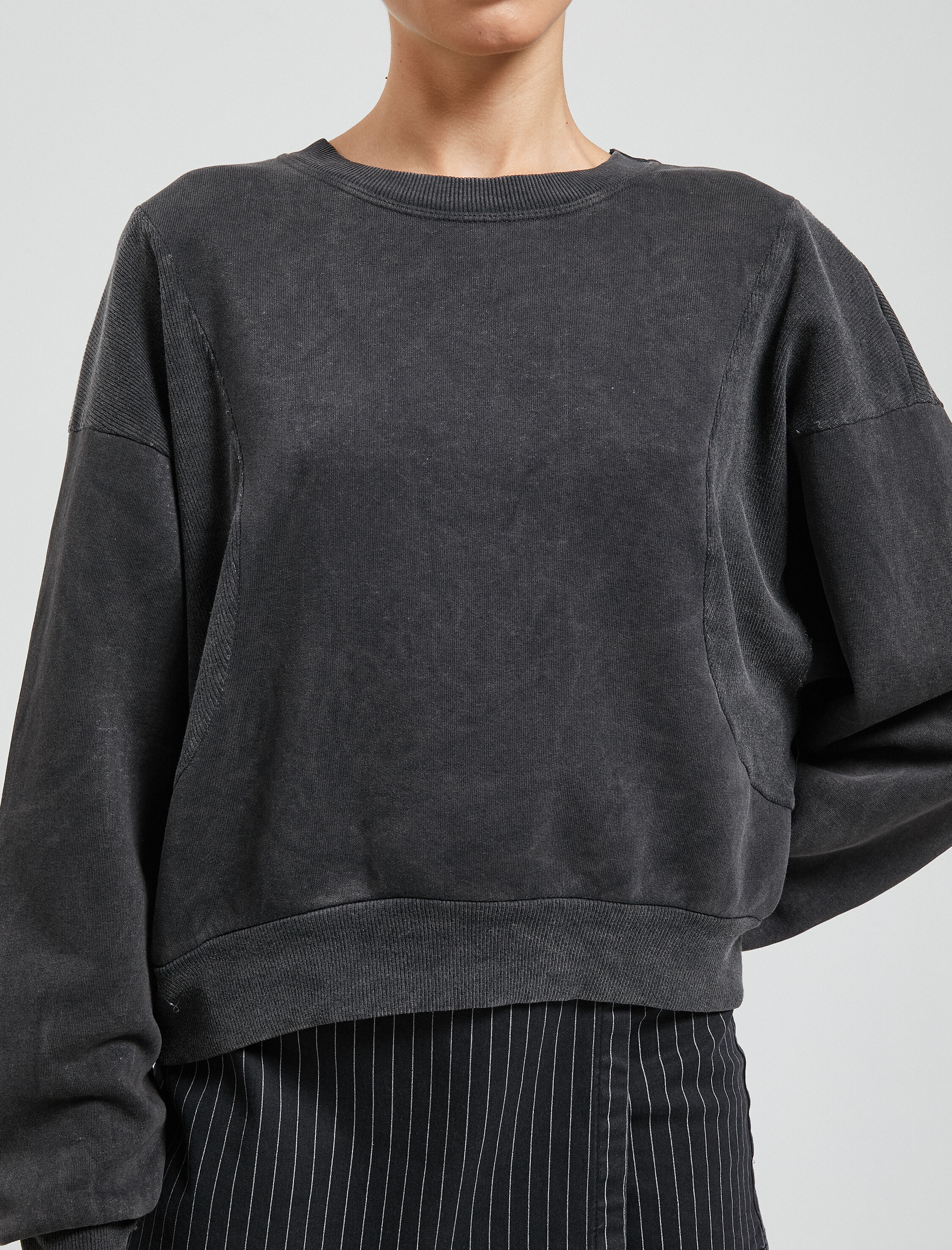   Şardonlu Bisiklet Yaka Sweatshirt Relax Fit Yıkamalı Dikiş Detaylı