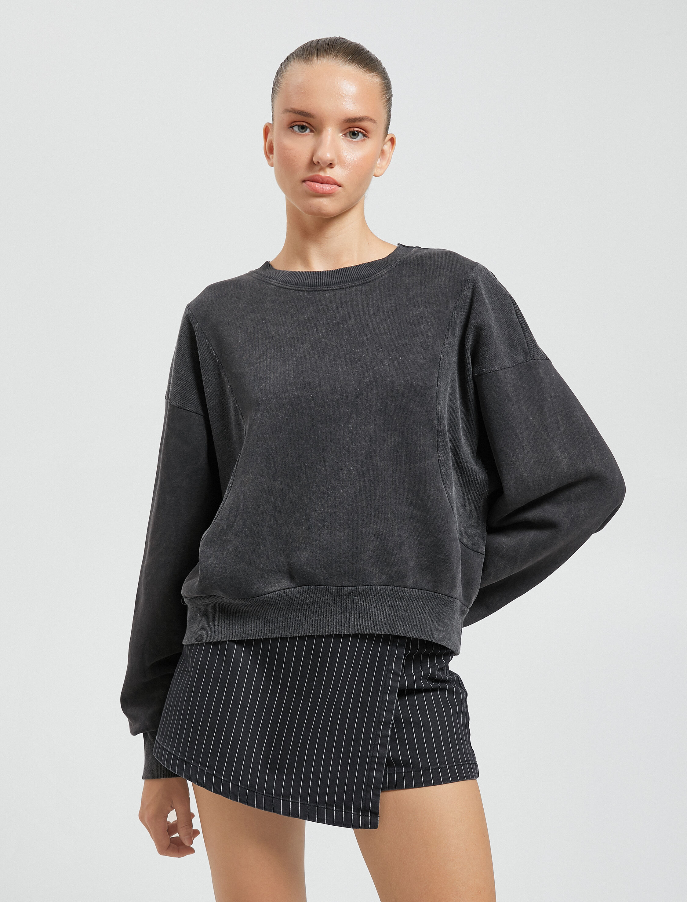   Şardonlu Bisiklet Yaka Sweatshirt Relax Fit Yıkamalı Dikiş Detaylı