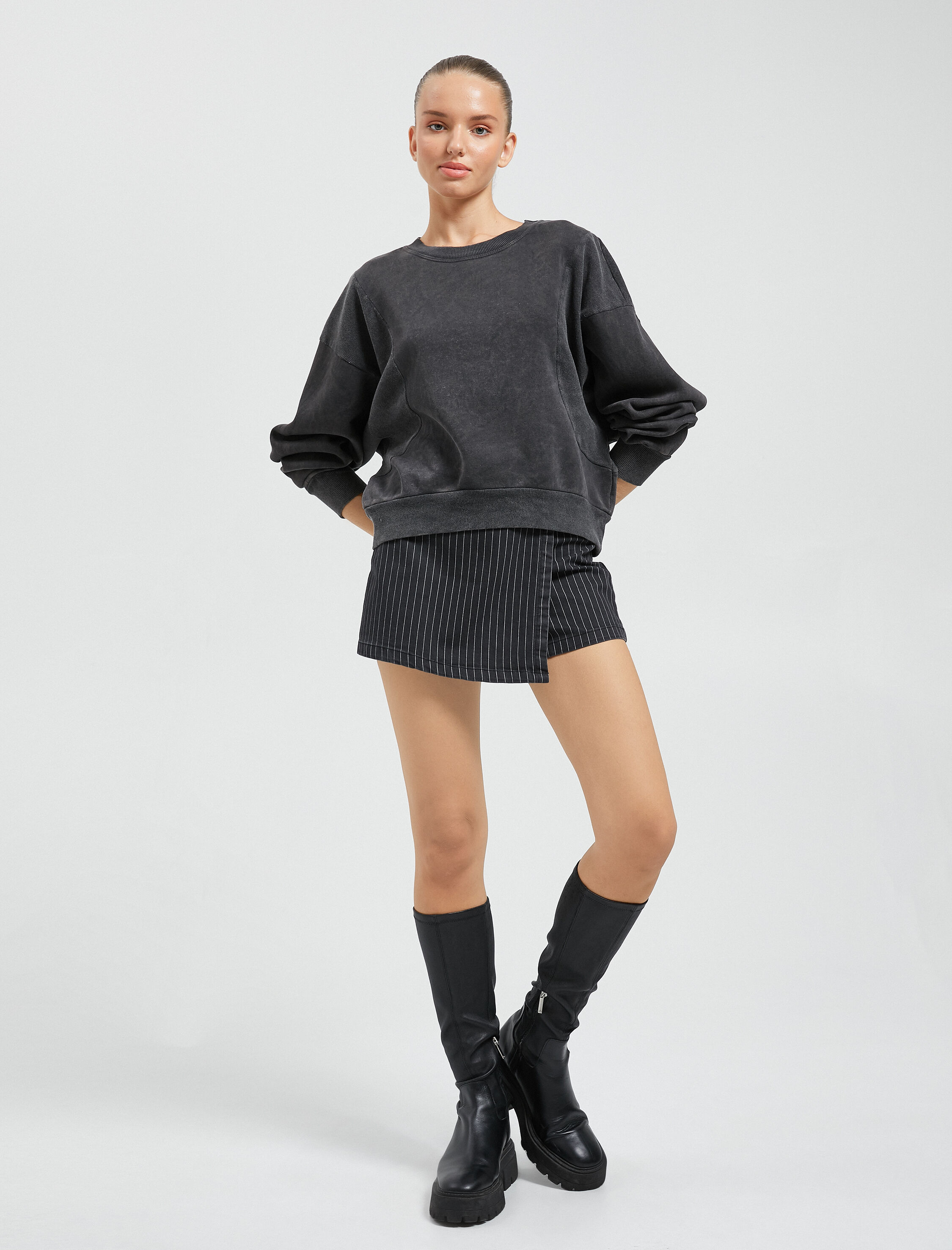   Şardonlu Bisiklet Yaka Sweatshirt Relax Fit Yıkamalı Dikiş Detaylı