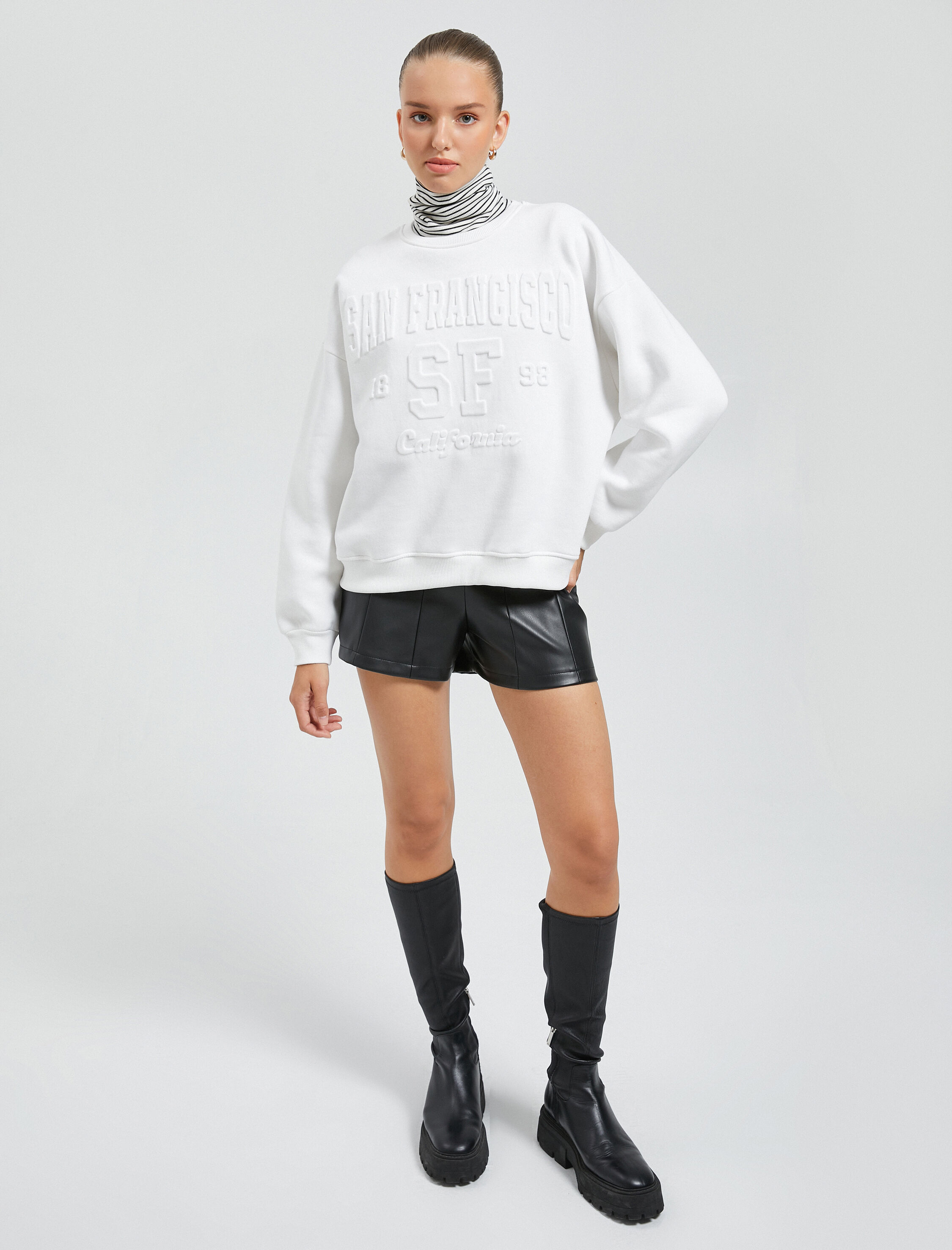   Şardonlu Bisiklet Yaka Sweatshirt Relax Fit İşleme Detaylı