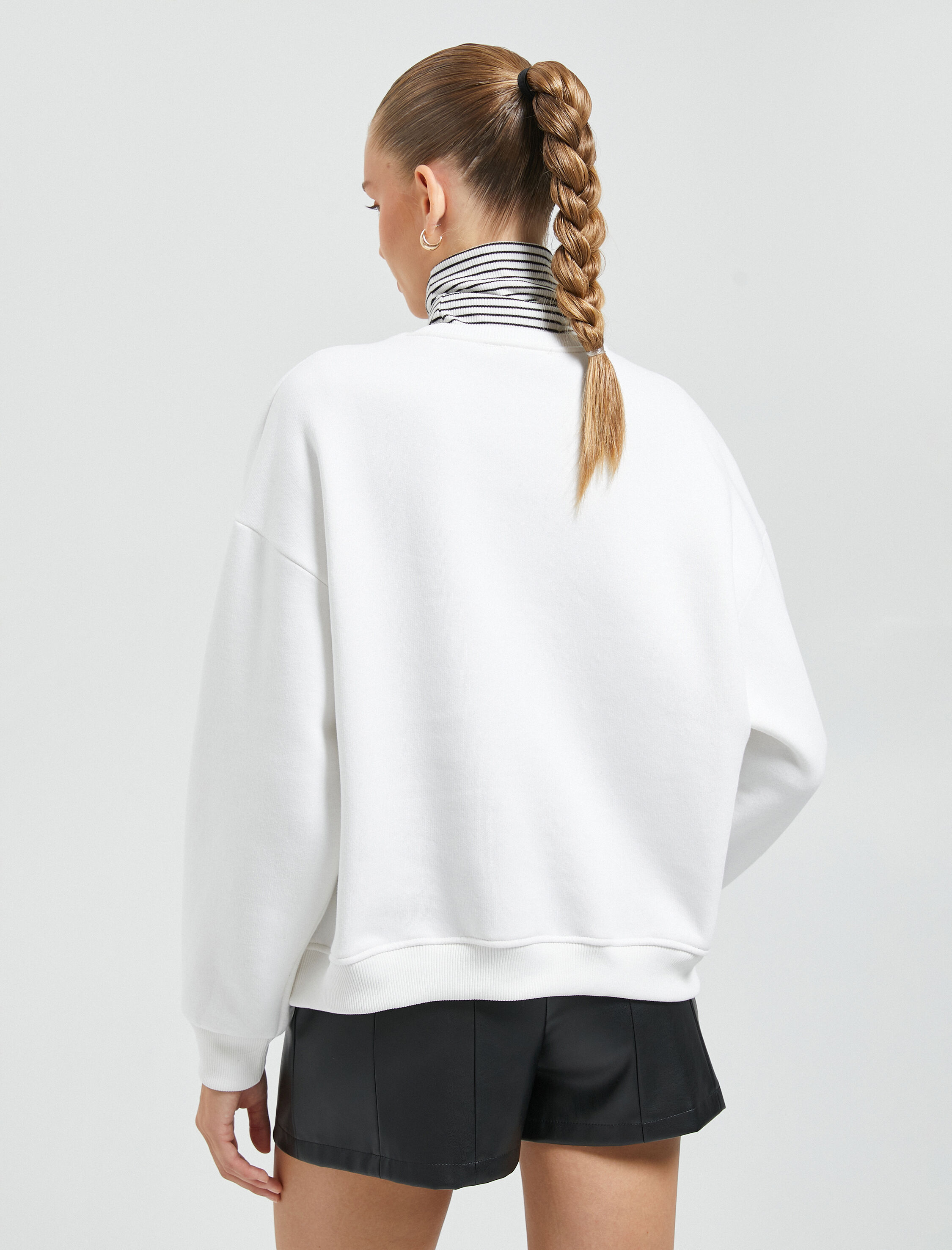   Şardonlu Bisiklet Yaka Sweatshirt Relax Fit İşleme Detaylı