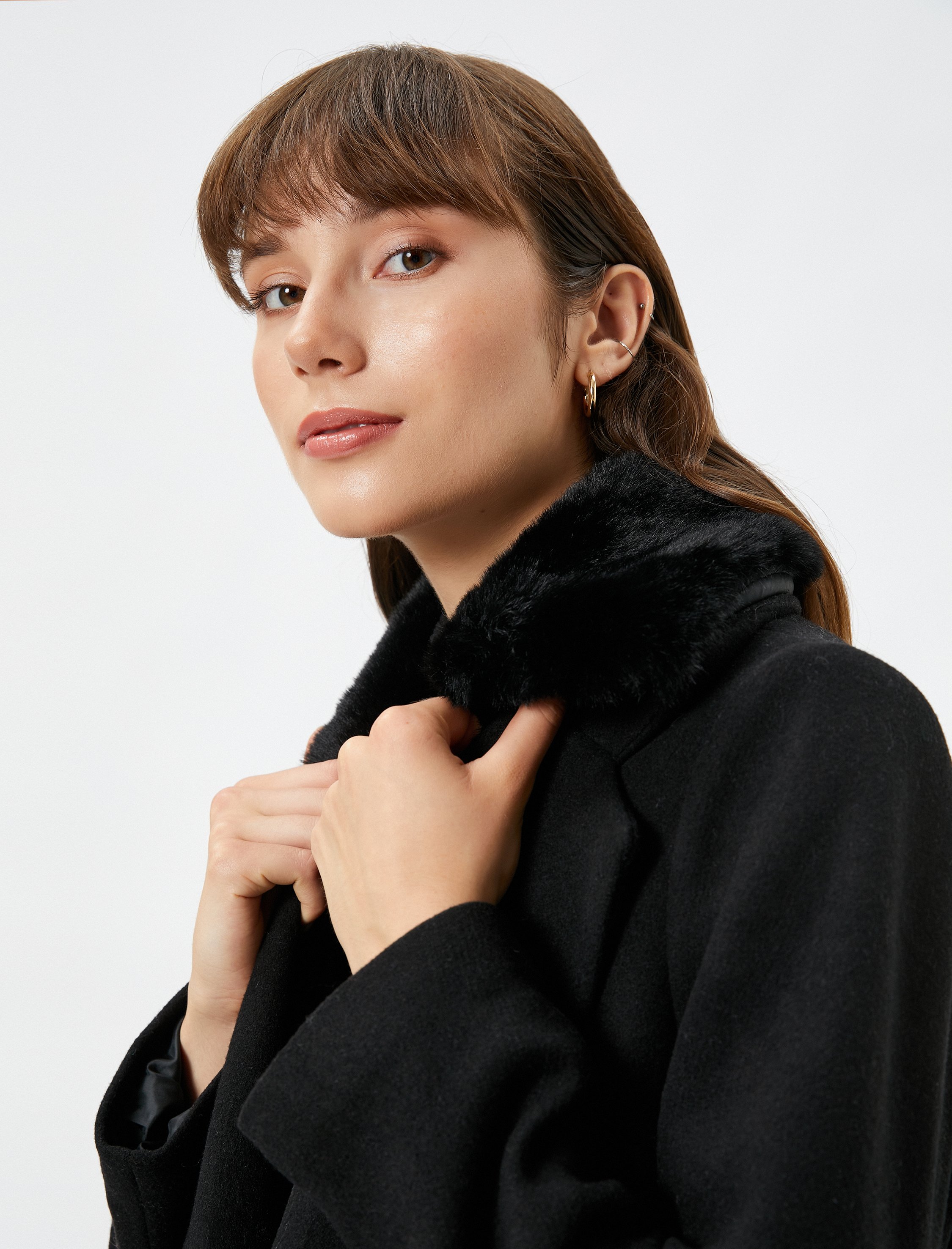   Kruvaze Kaban Peluş Detaylı