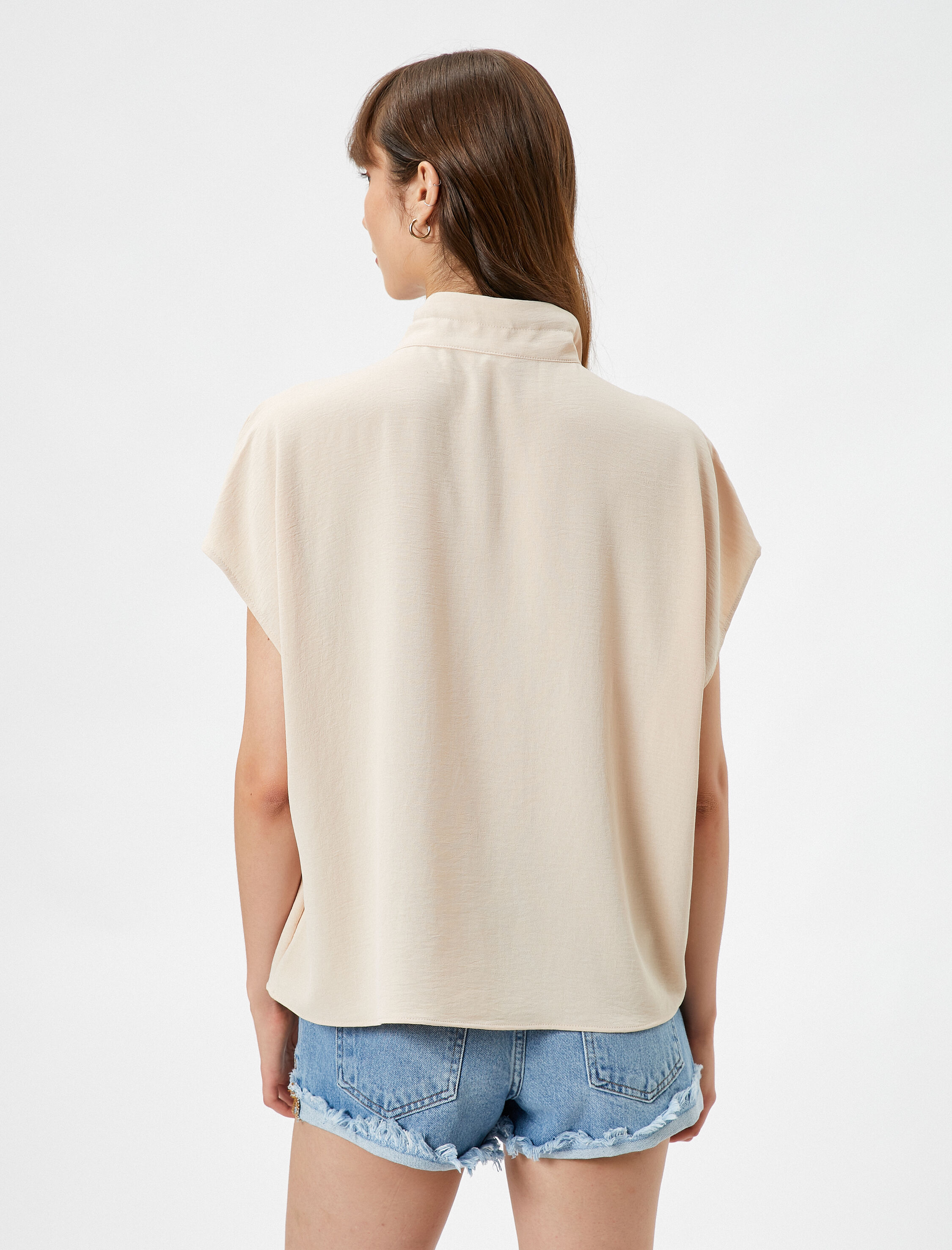   Kısa Kollu Bluz Yarım Fermuarlı Yakası Bağcıklı