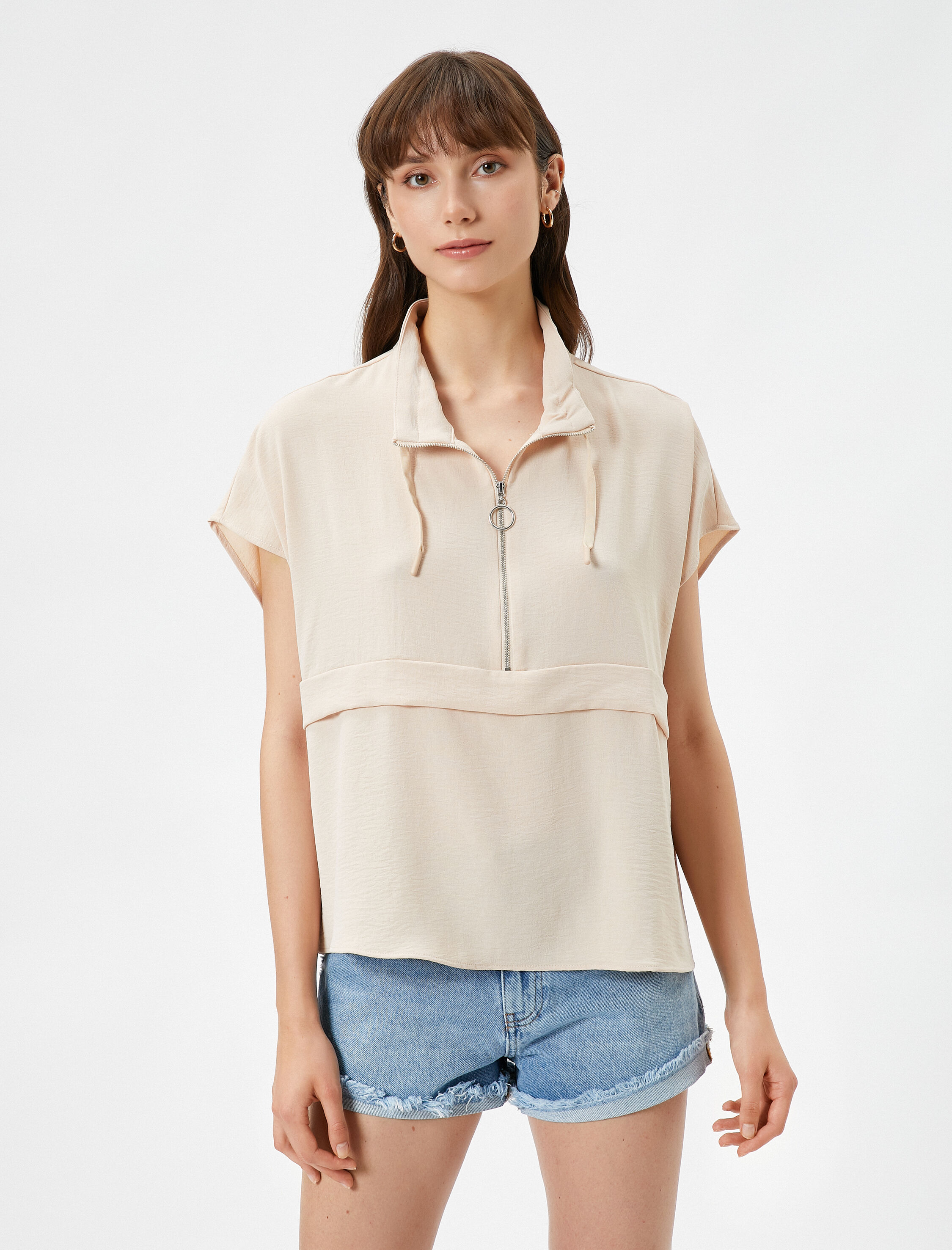   Kısa Kollu Bluz Yarım Fermuarlı Yakası Bağcıklı