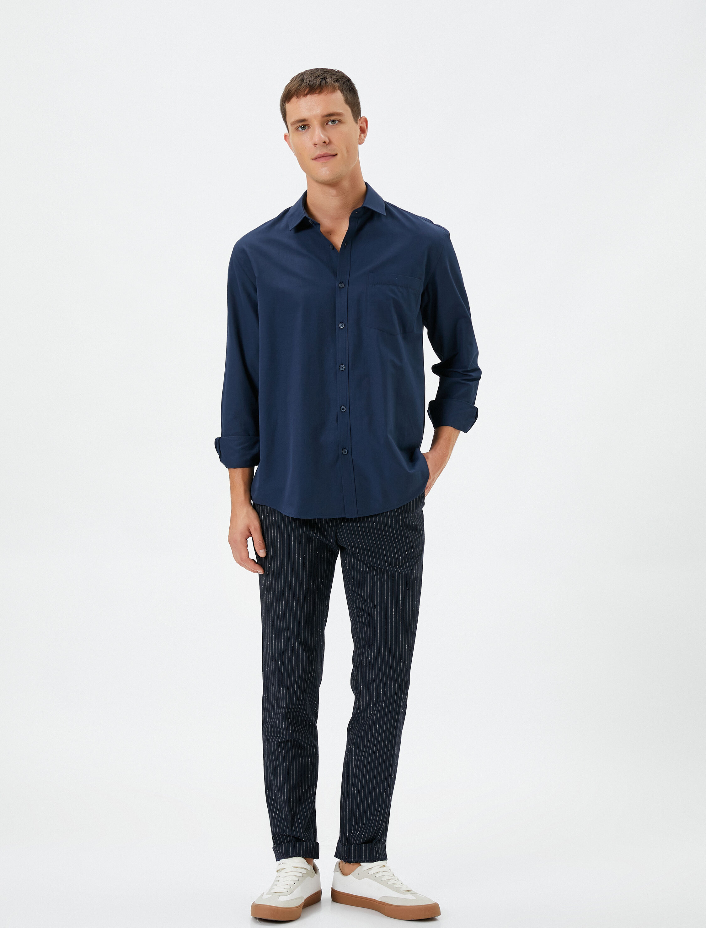   Klasik Gömlek Cep Detaylı Yarım İtalyan Yaka Düğmeli Uzun Kollu Non Iron