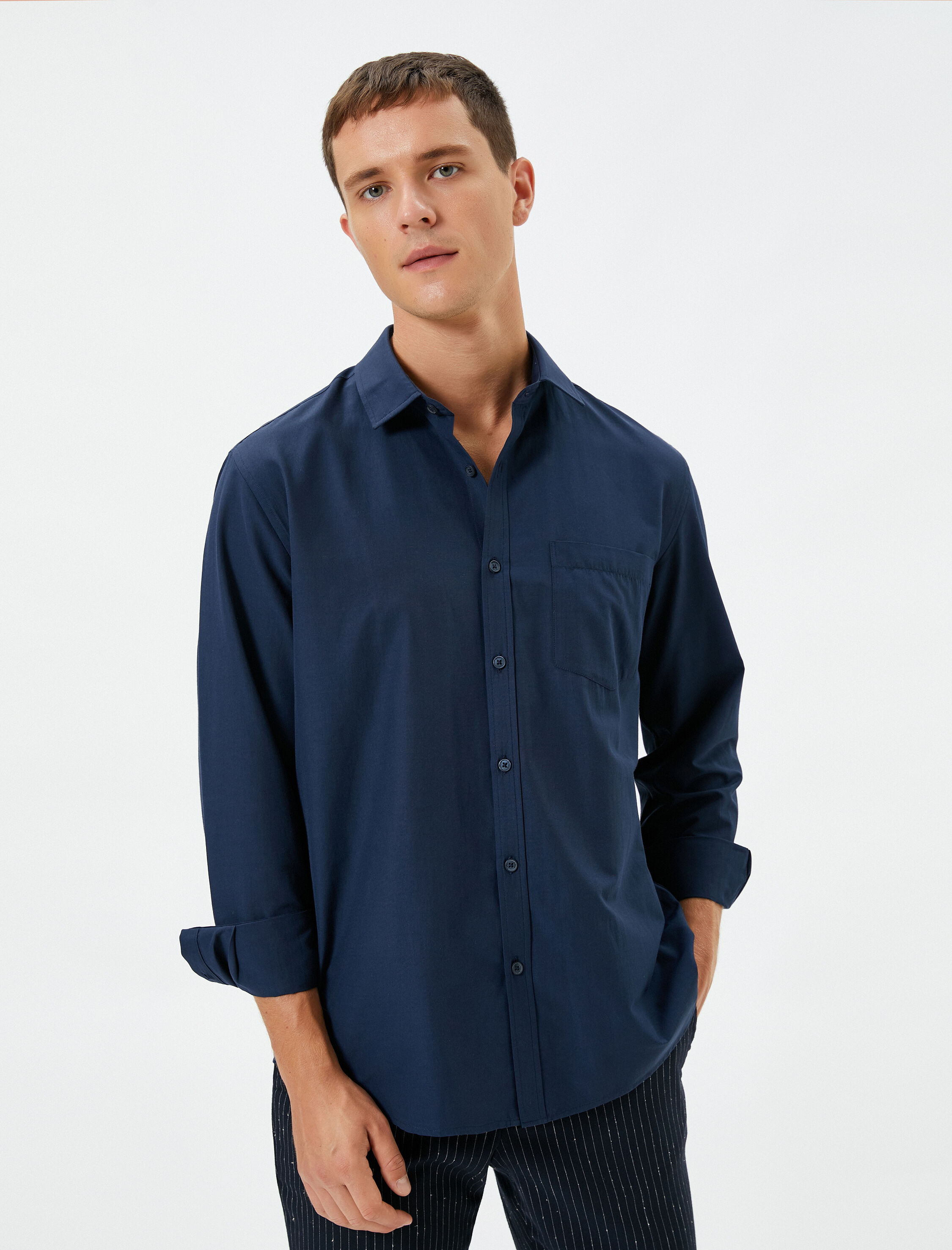   Klasik Gömlek Cep Detaylı Yarım İtalyan Yaka Düğmeli Uzun Kollu Non Iron