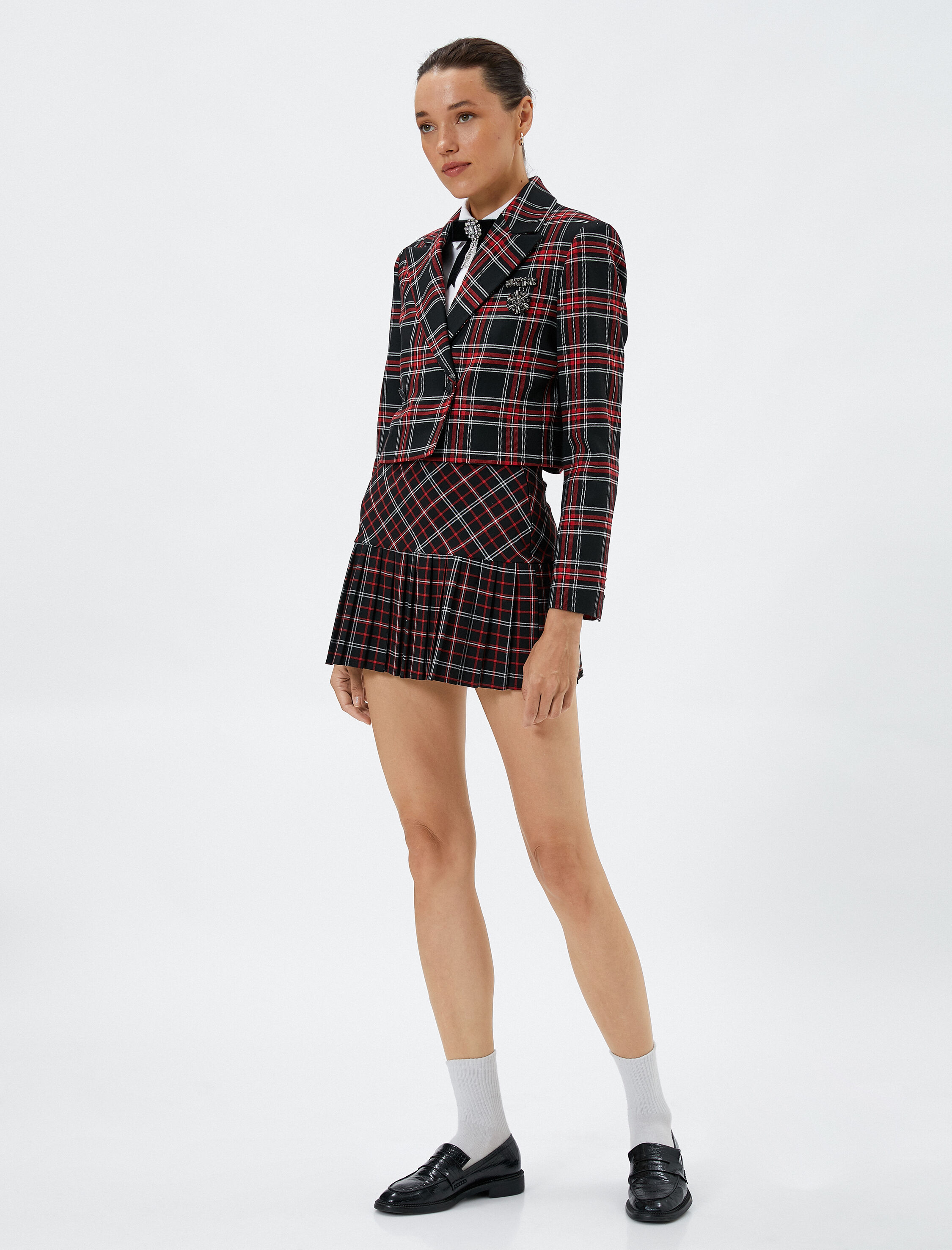   Crop Blazer Vatkalı Ceket Kruvaze Yaka Düğmeli Broş Detaylı