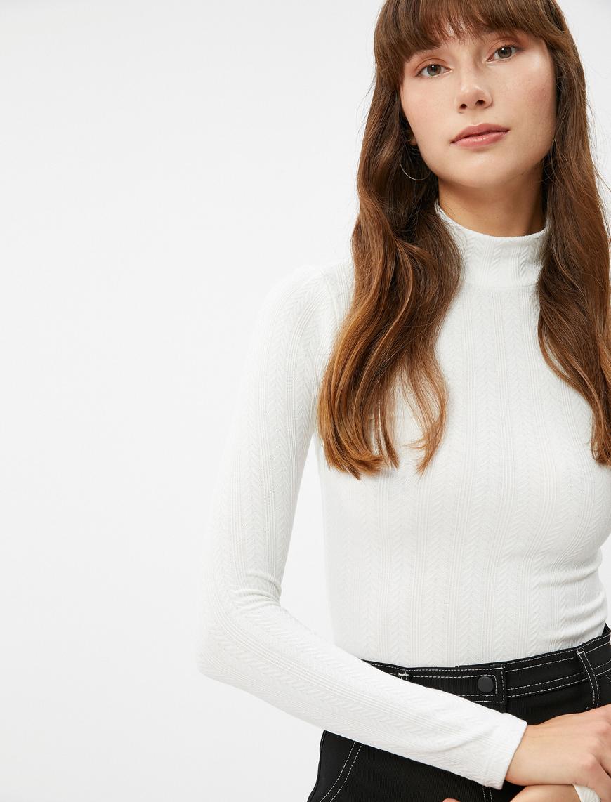   Uzun Kollu Tişört Yarım Balıkçı Yaka Dokulu Slim Fit